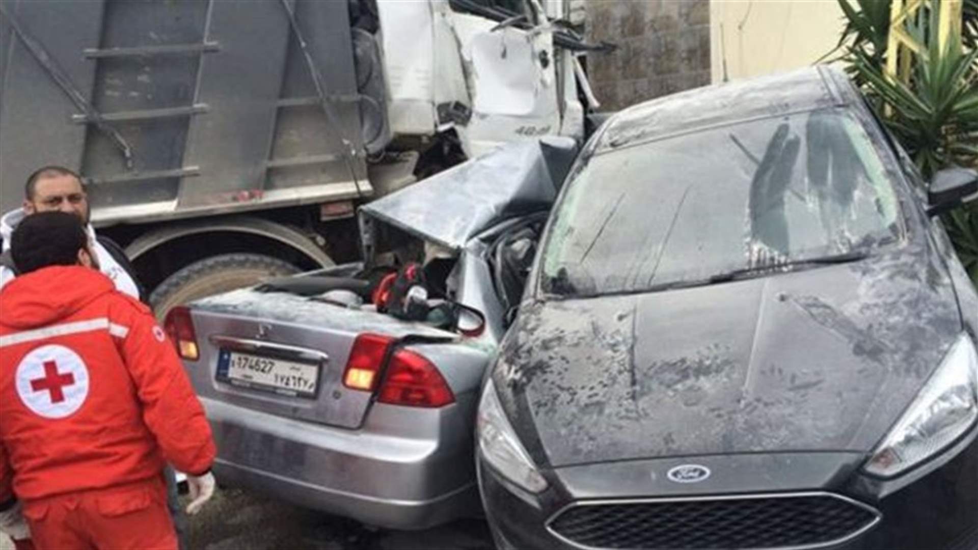 بالصور - مقتل امرأة بحادث سير مروع  أمام مصلحة تسجيل السيارات في صيدا 