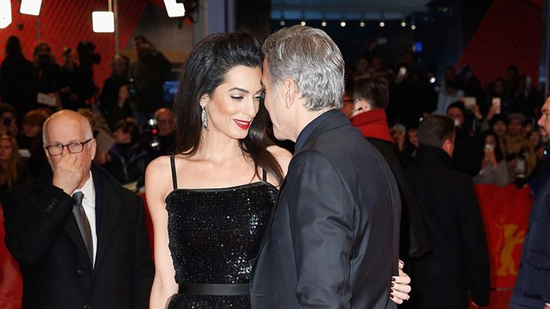 بالصور: إطلالة أمل كلوني تخطف الأضواء في مهرجان برلين السينمائي