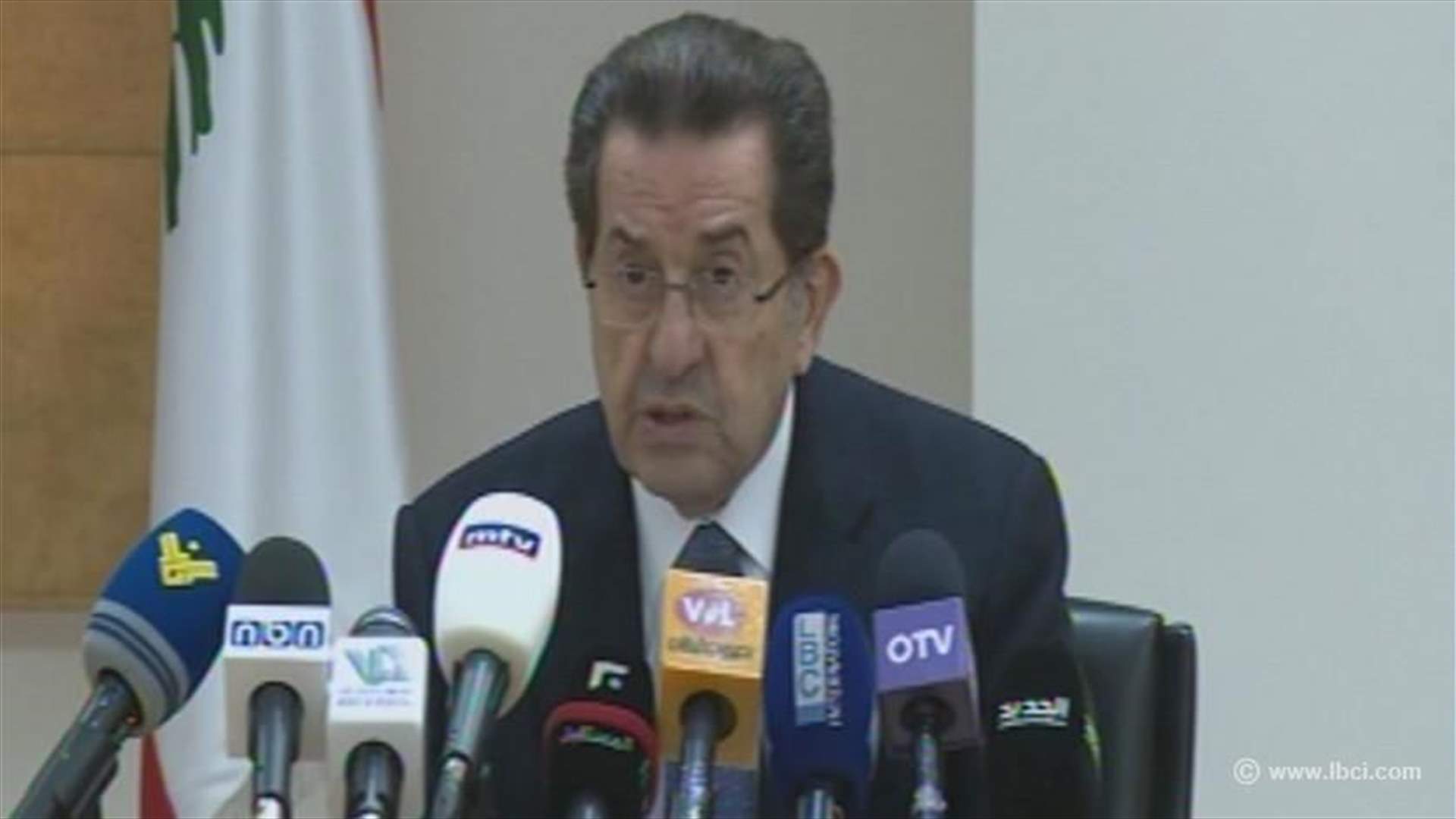 Harb calls for submitting draft law on lifting bank secrecy