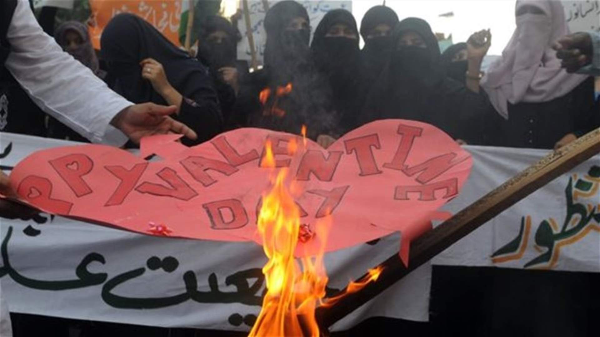 حظر الاحتفال بعيد الحبّ في هذه المنطقة!