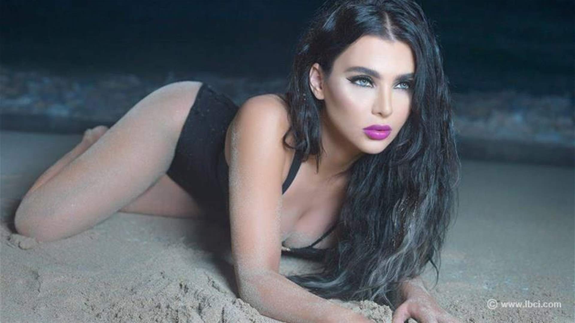 بالصورة: قمر بإطلالةٍ جريئة جداً في عيد الحبّ