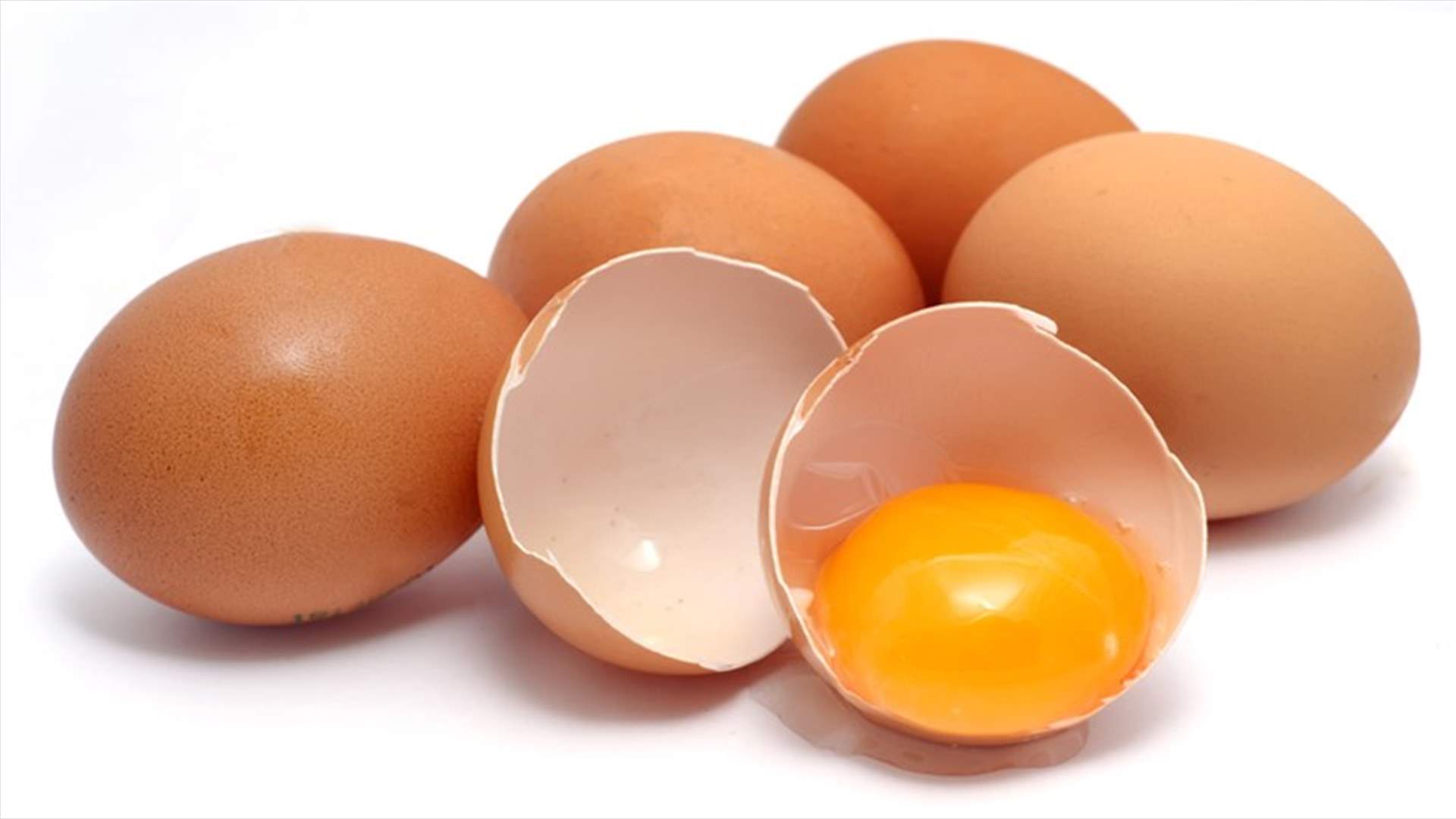 بالصورة: ماذا وجد داخل البيضة؟