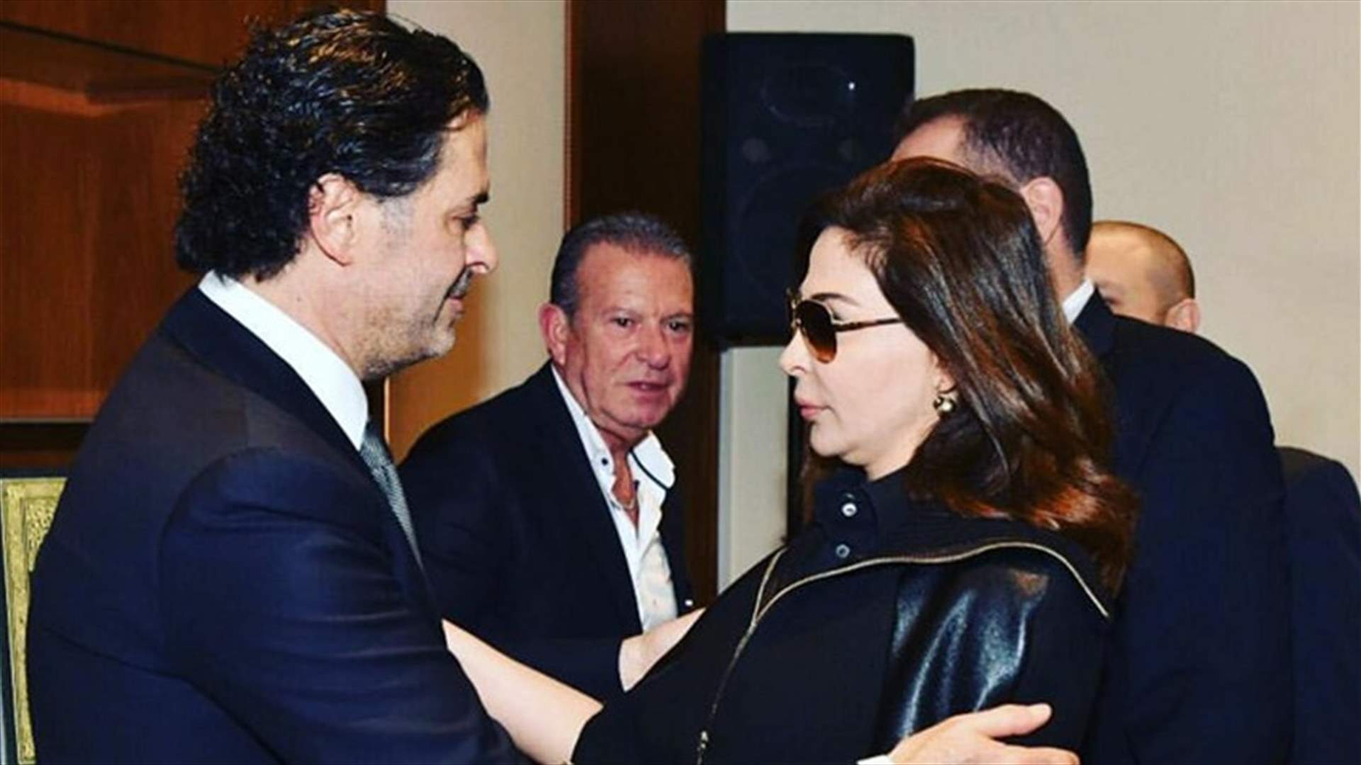بالصورة: كيف تحوّلت اليسا الى يسرا في عزاء والدة راغب؟