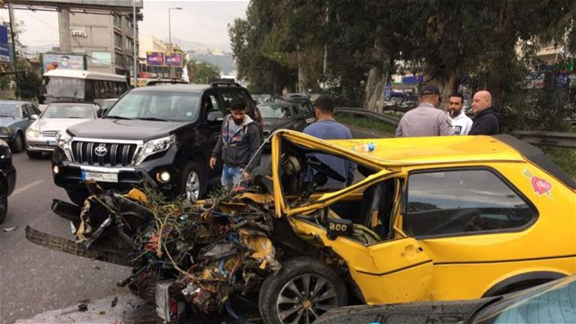 بالصورة...جريح اثر حادث سير في نهر الموت
