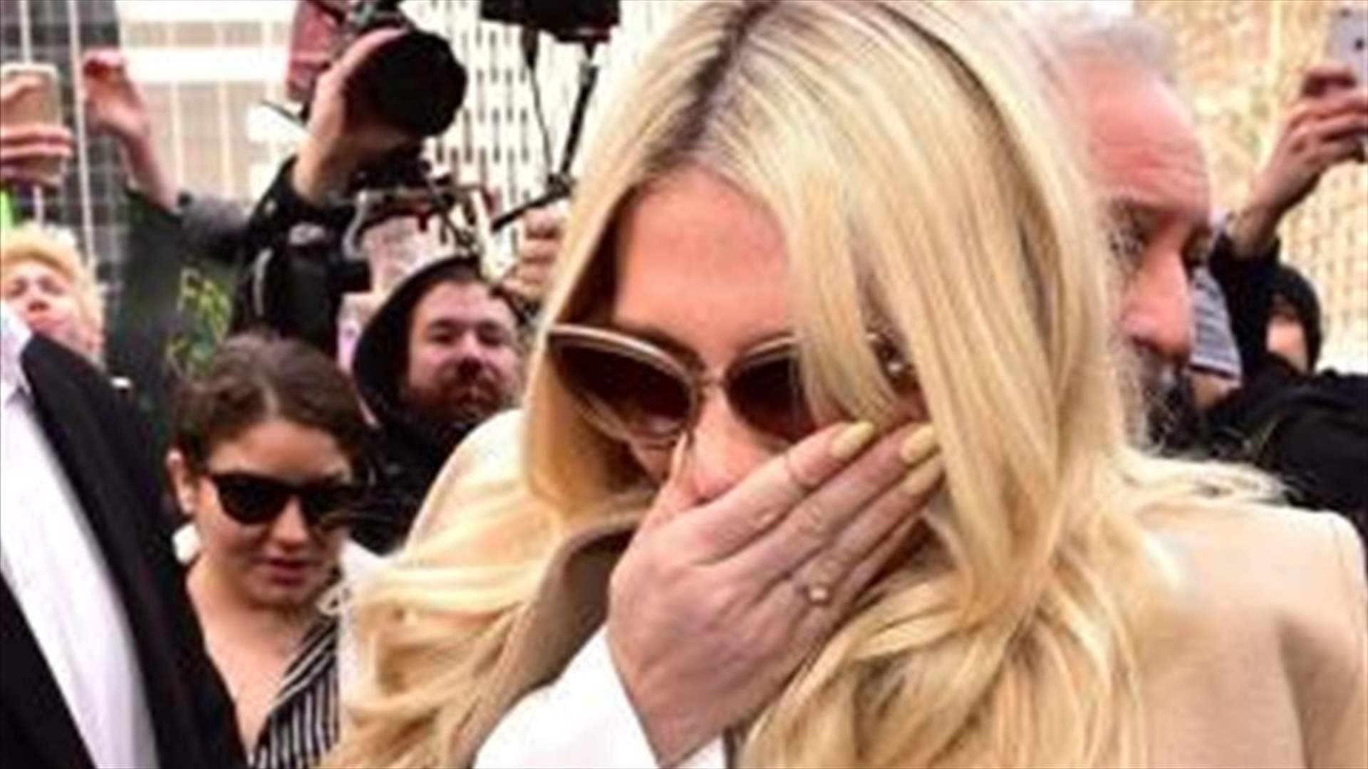 محكمة تُجبر نجمة عالميّة على العمل مع مغتصبها!
