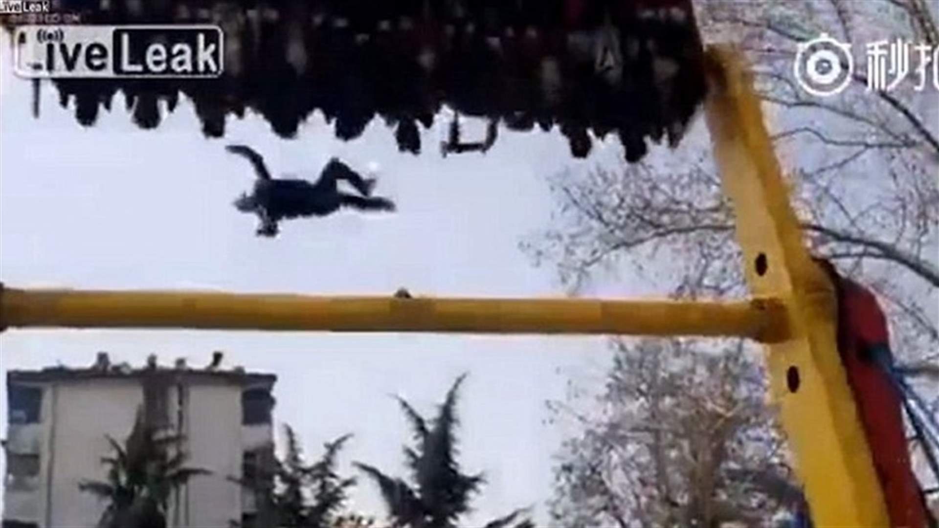 بالفيديو: حادث مروع التقطته الكاميرا في مدينة ملاهي