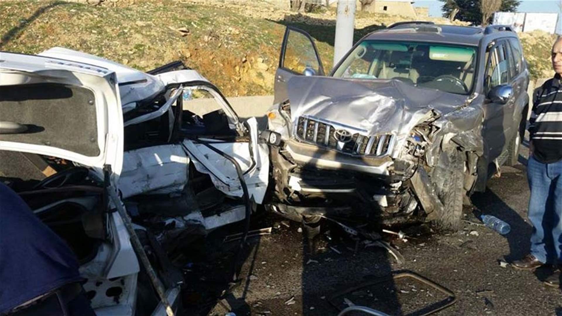بالصور...جرحى بحادث مروع على طريق ضهر البيدر