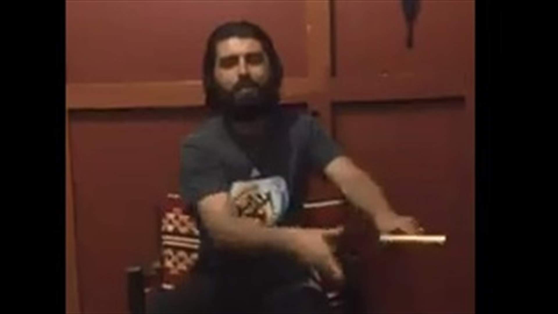 هدّد بمسدسه: "والله لقوّصلك ياهن يا ميريام كلينك"