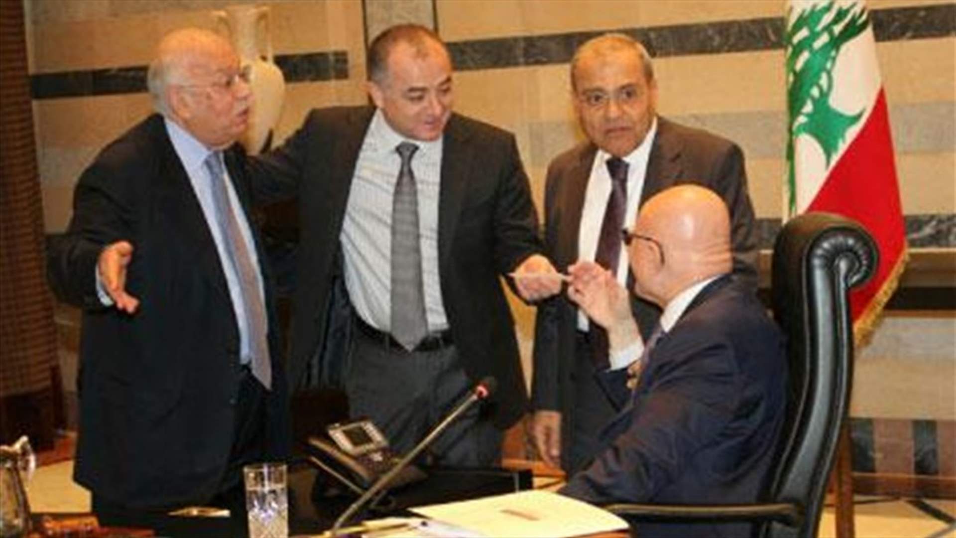 الاخبار: المطامر تنتظر الحريري