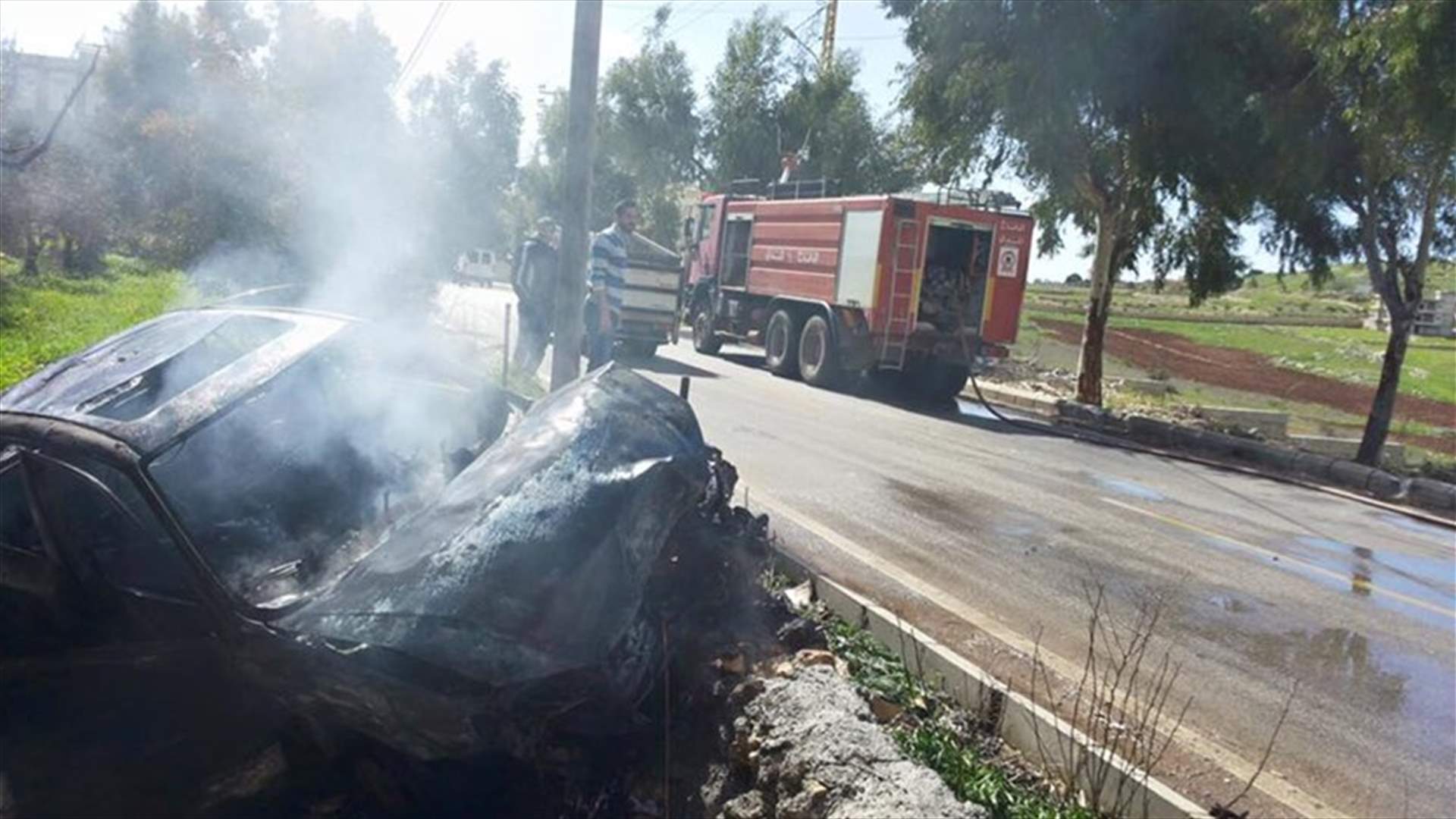 احتراق سيارة بعد تدهورها على طريق بنت جبيل- عين ابل