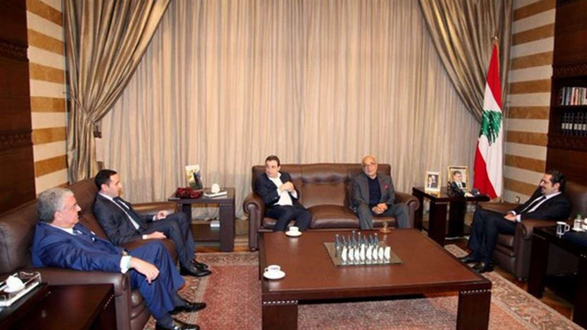 "الجمهورية": اجتماع الحريري بالمشنوق وشهيب وابو فاعور أمس بحث بعدد من المخارج لملف النفايات