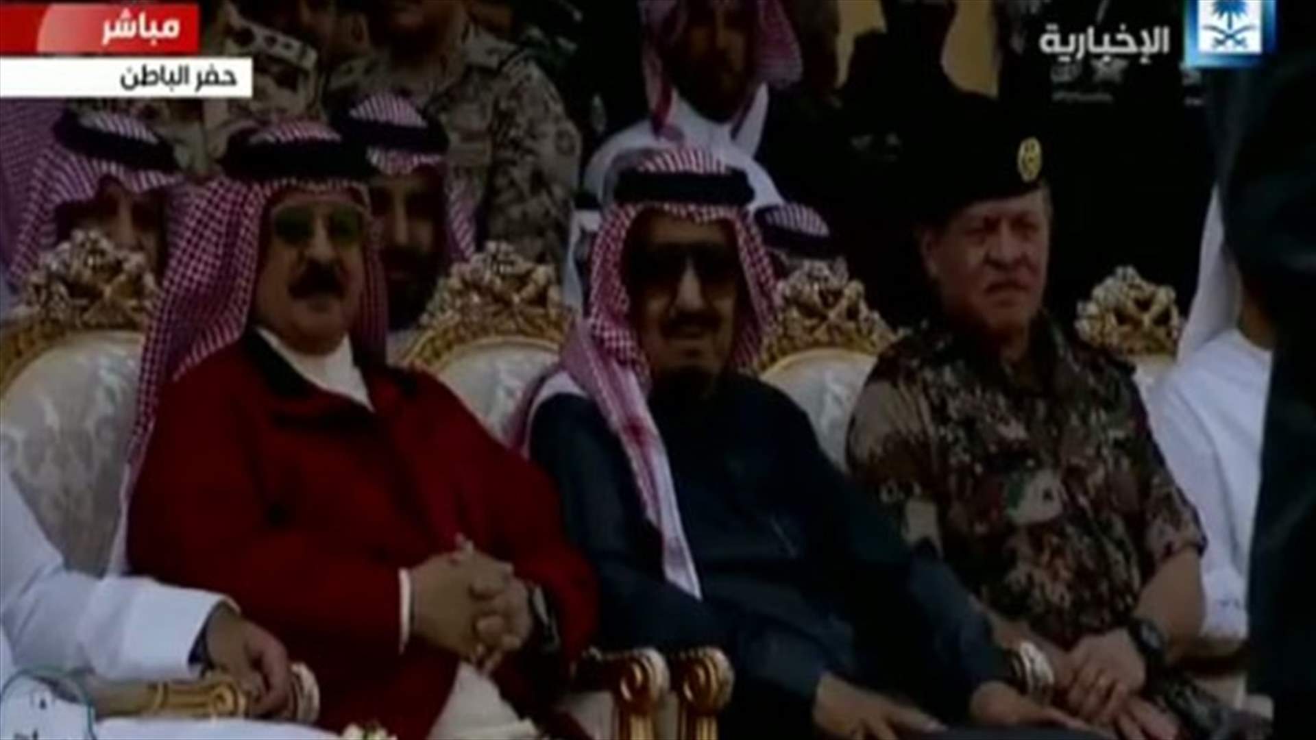 خادم الحرمين يستعرض القوات المشاركة في "رعد الشمال"