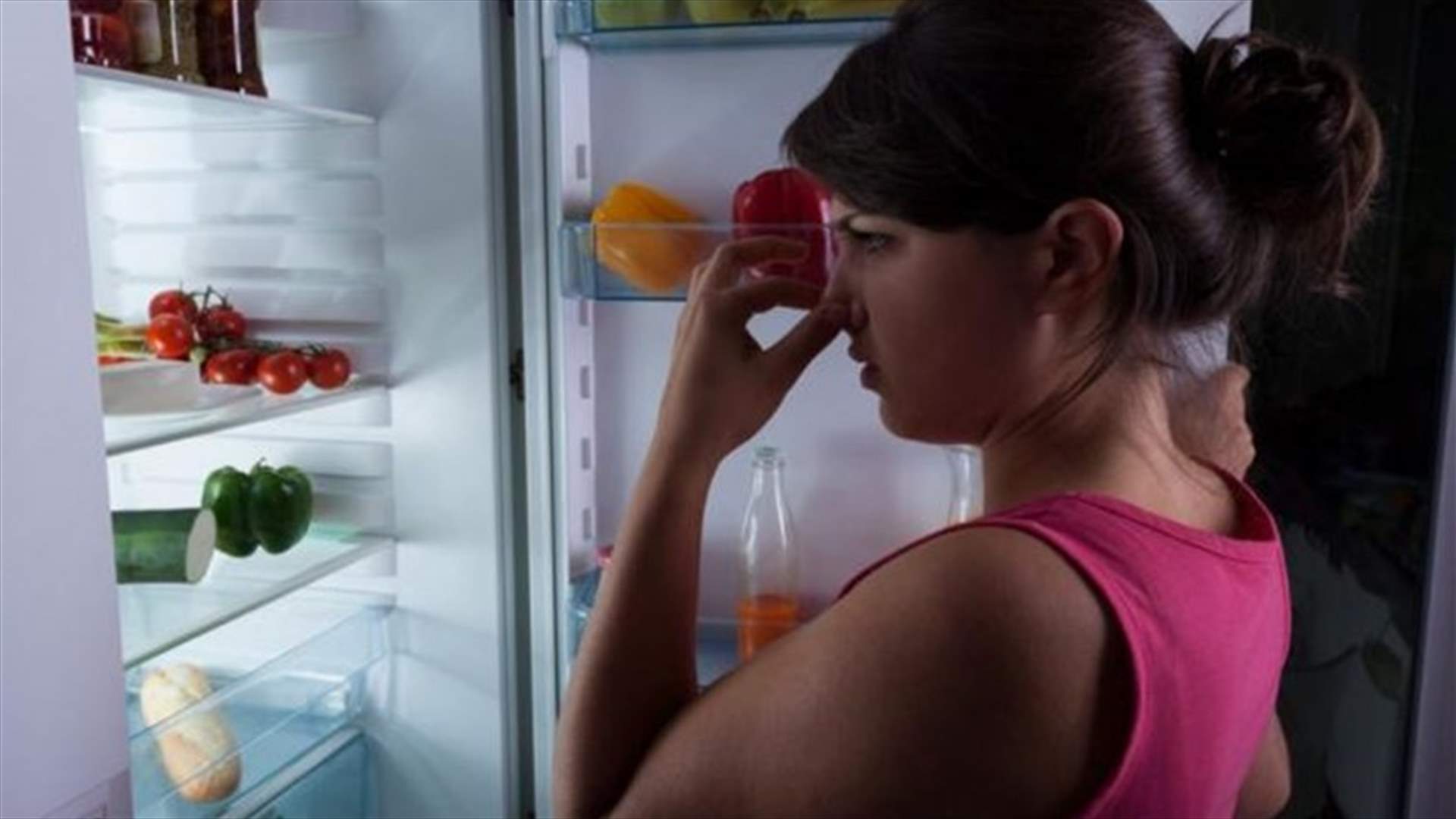 5 حلول للتخلّص من رائحة البراد الكريهة