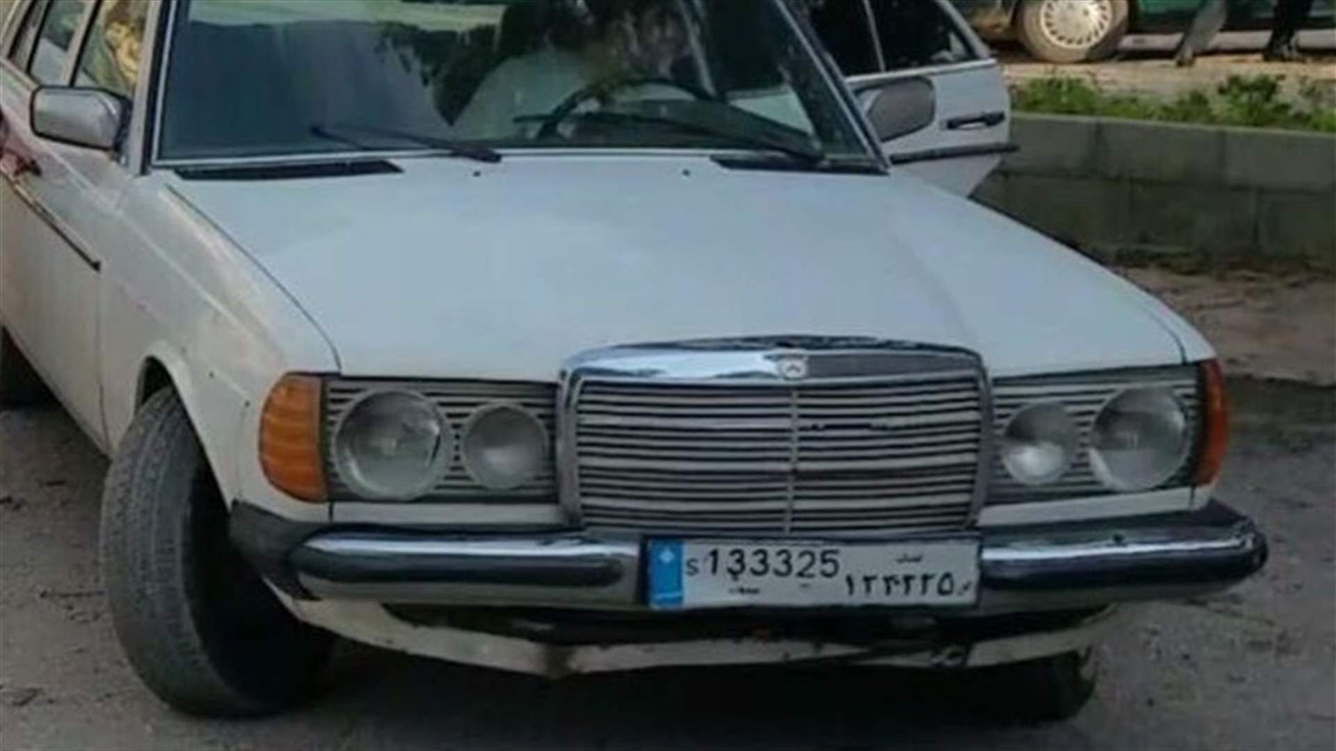 سرقوا سيارته أثناء تأديته صلاة الجمعة في حلبا