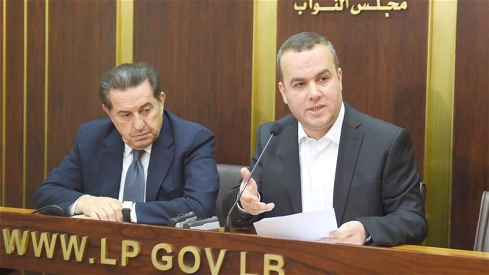 فضيحة شبكة الإنترنت: تهريب 600 ألف خط هاتفي