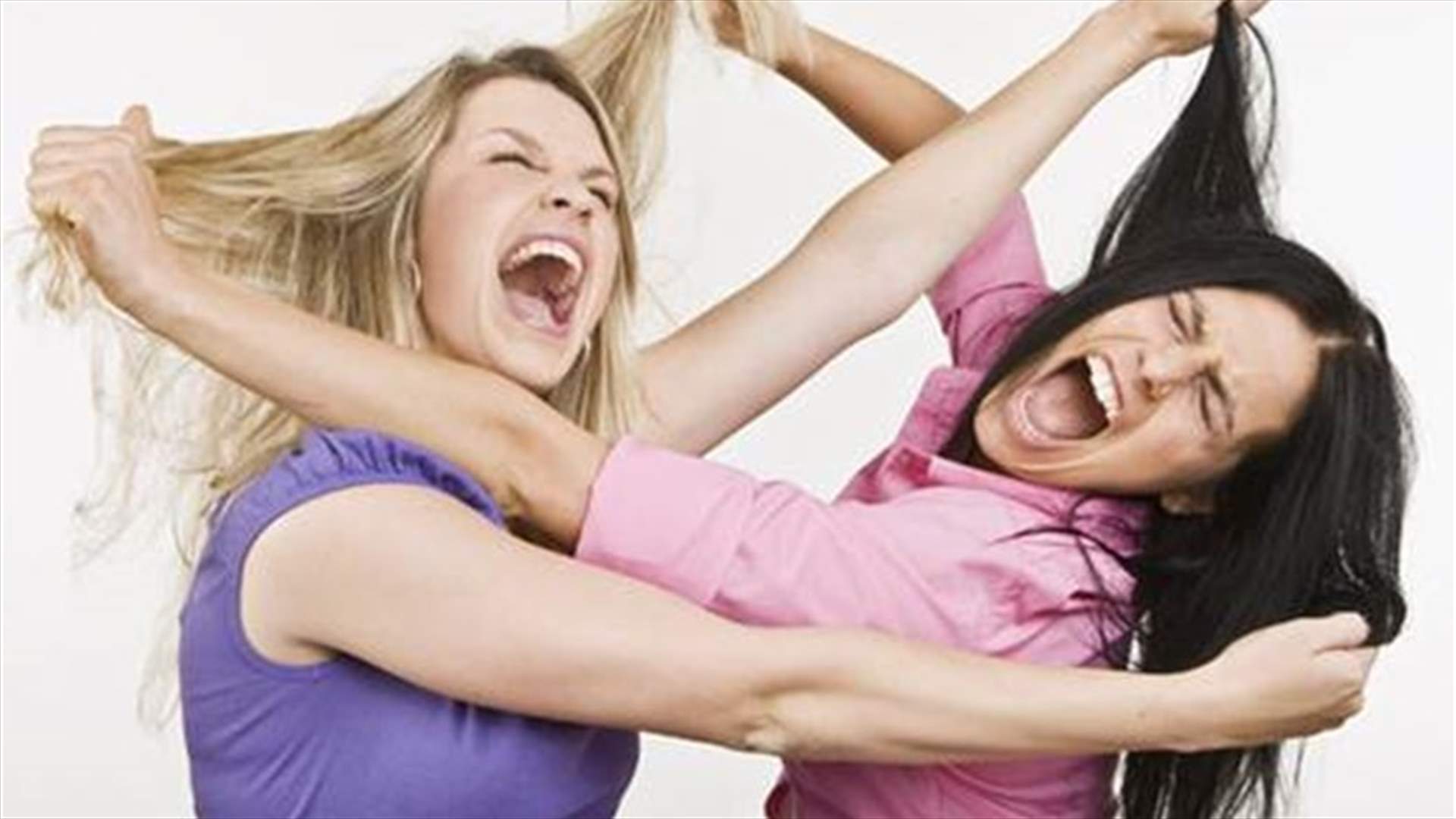 بالفيديو: هذا هو كيد النساء ...فاحذروه ! 