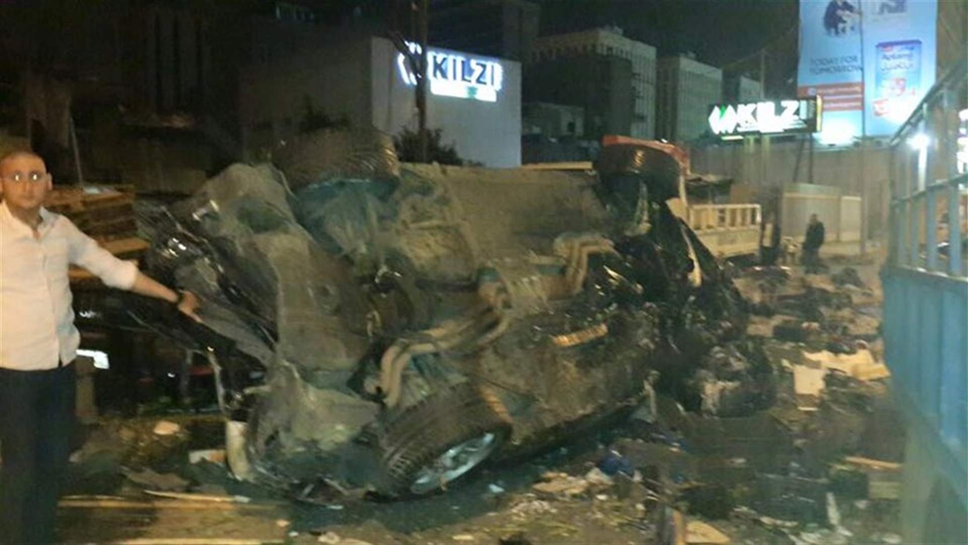 جريح اثر انقلاب سيارته على أوتوستراد الدورة