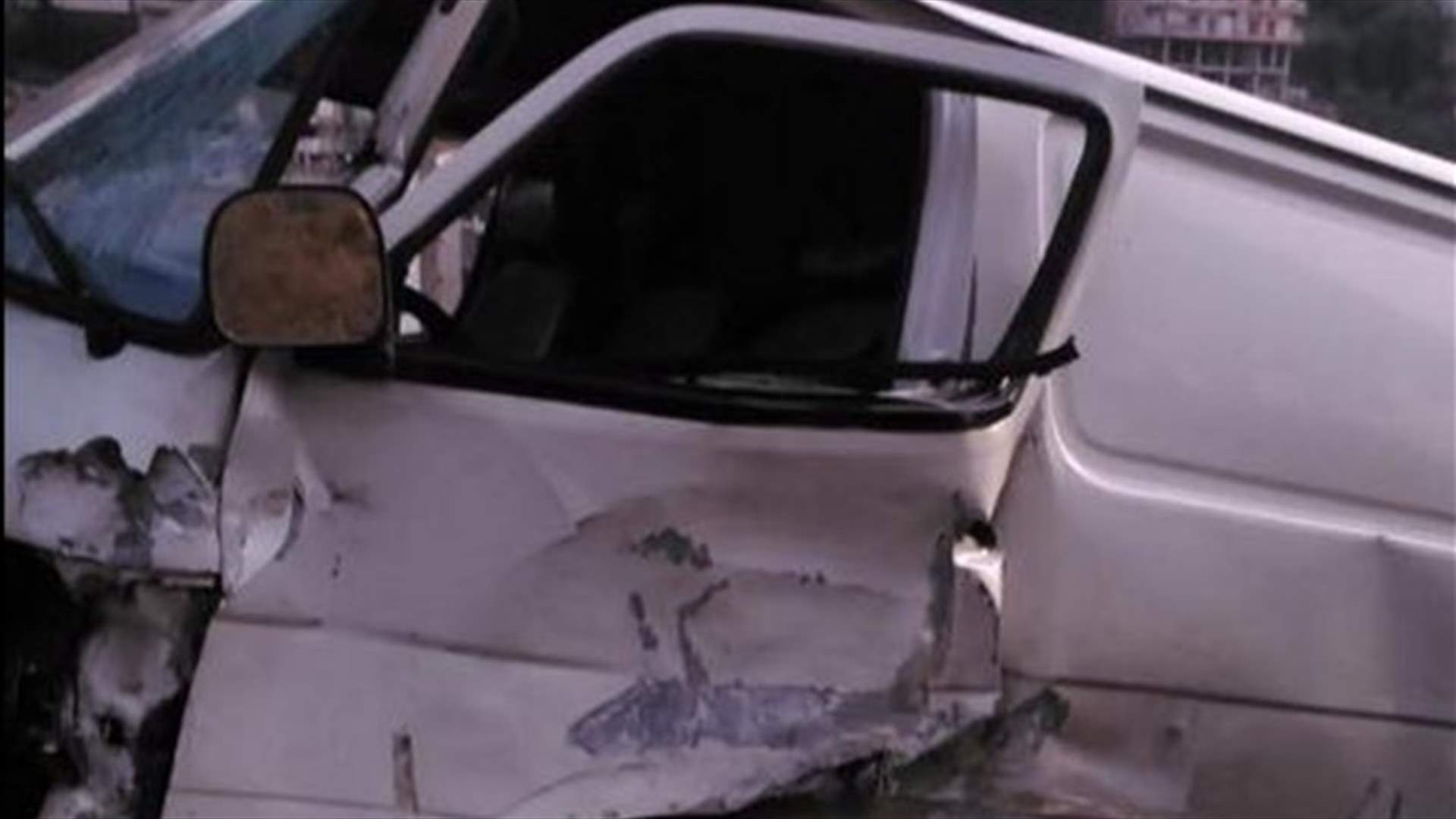 جريح اثر حادث بين شاحنة وفان في المكلس