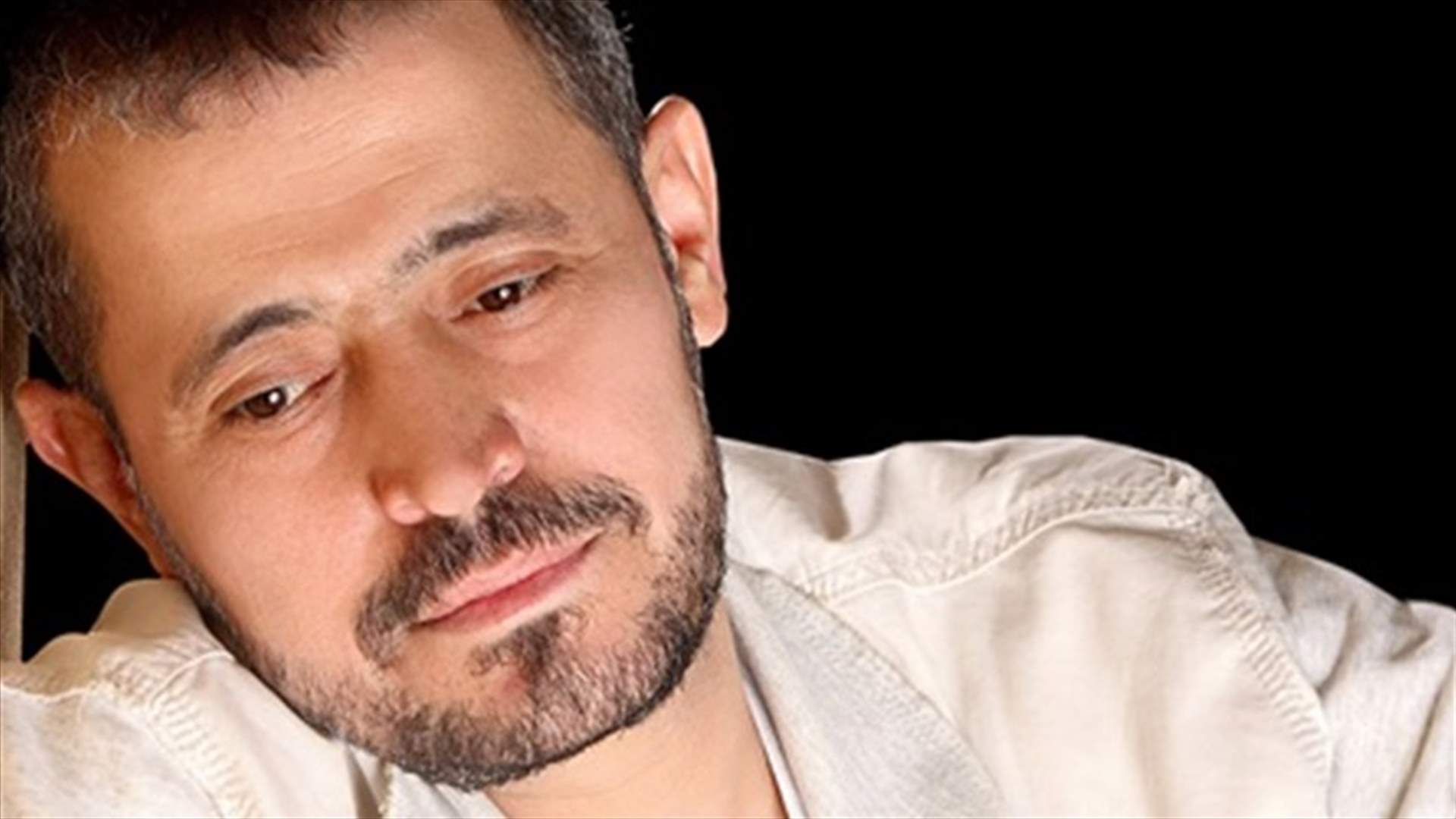 أكثر صورة مؤثرة من عزاء والده: جورج وسوف يحني رأسه أمام أمّه