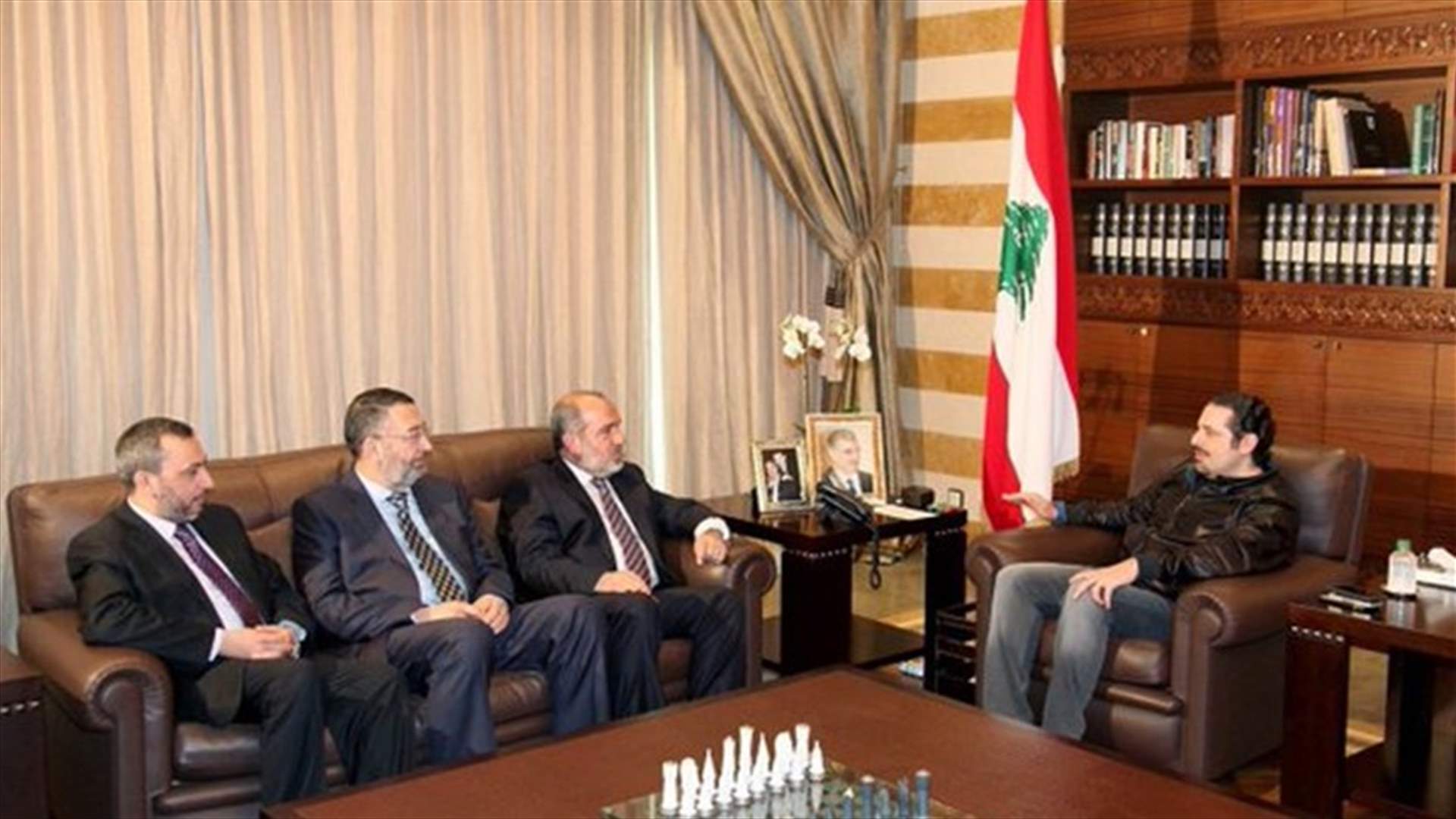 وفد من الجماعة الإسلامية في بيت الوسط
