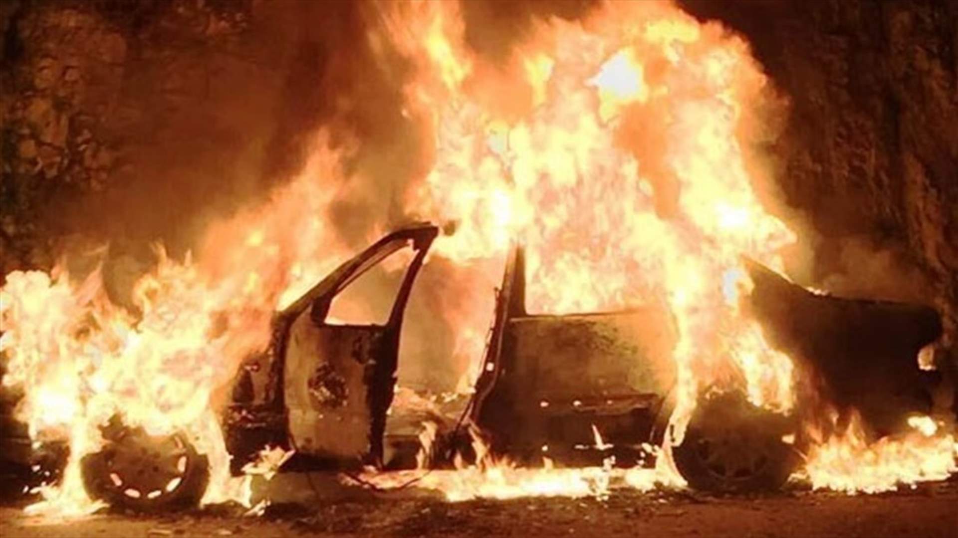 بالصورة: حريق سيارة في بشامون