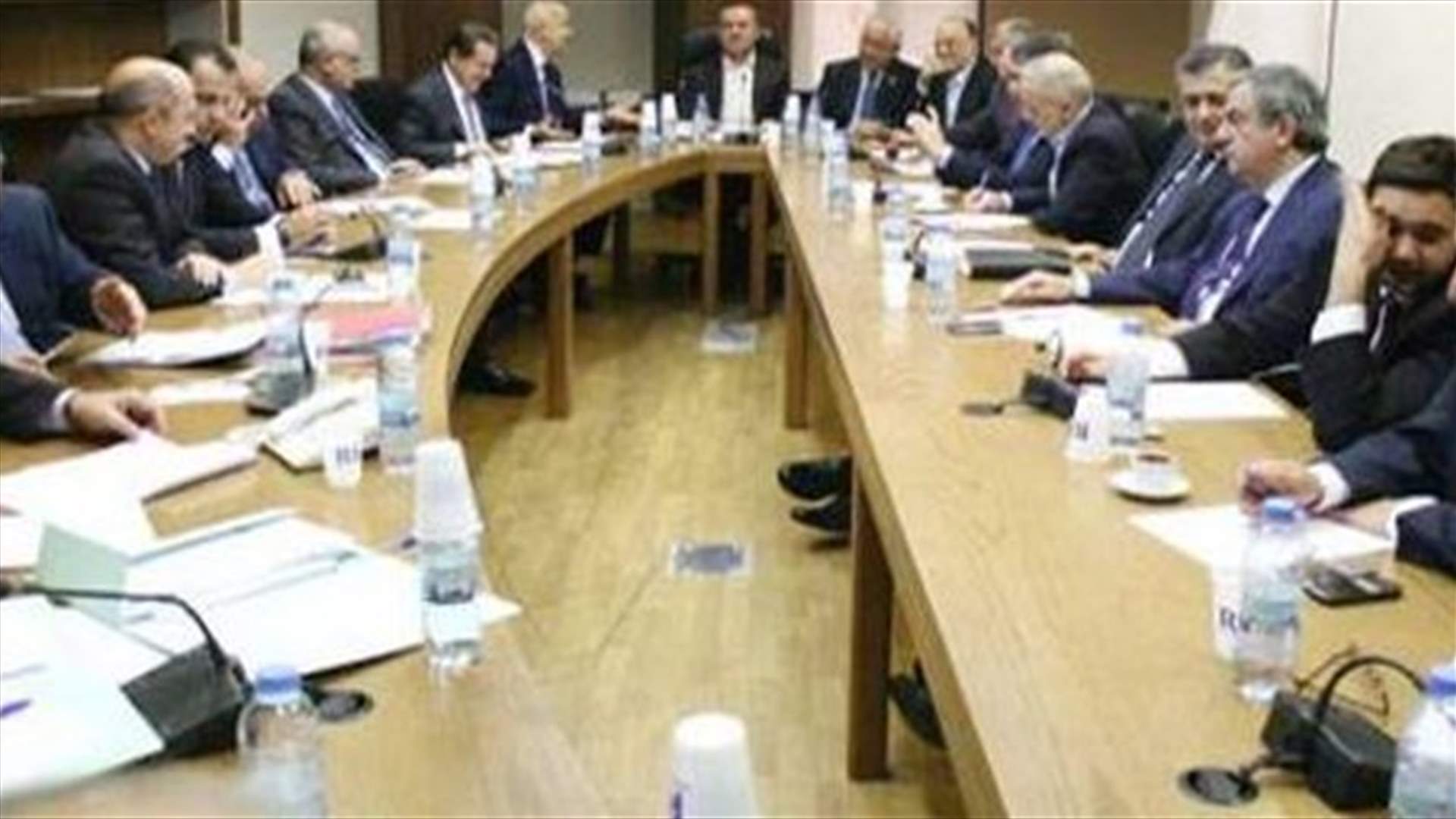 4 محطات إنترنت غير شرعي ... مقبل يطمئن إلى وضع الجيش والإهدار200 مليون دولار