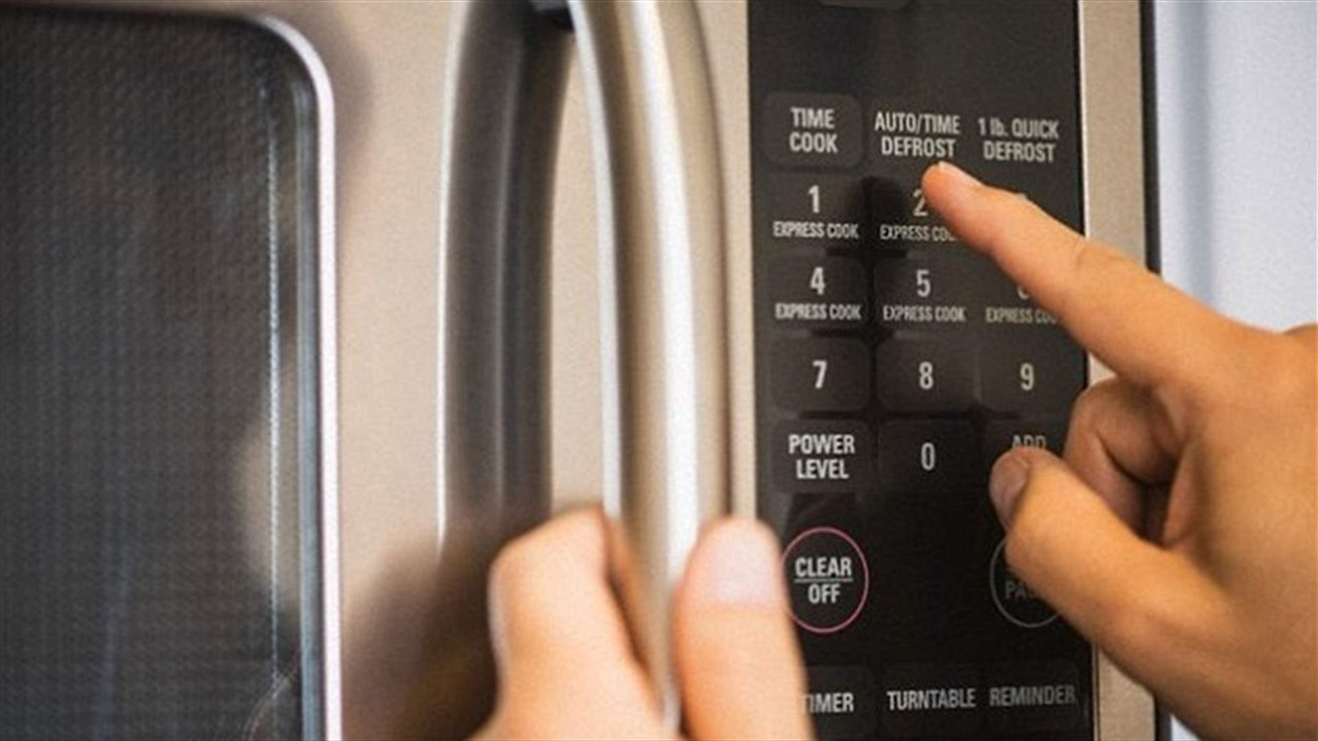 بالفيديو: حيلة ذكيّة لمعرفة إذا كان الميكروويف يسرّب الأشعة