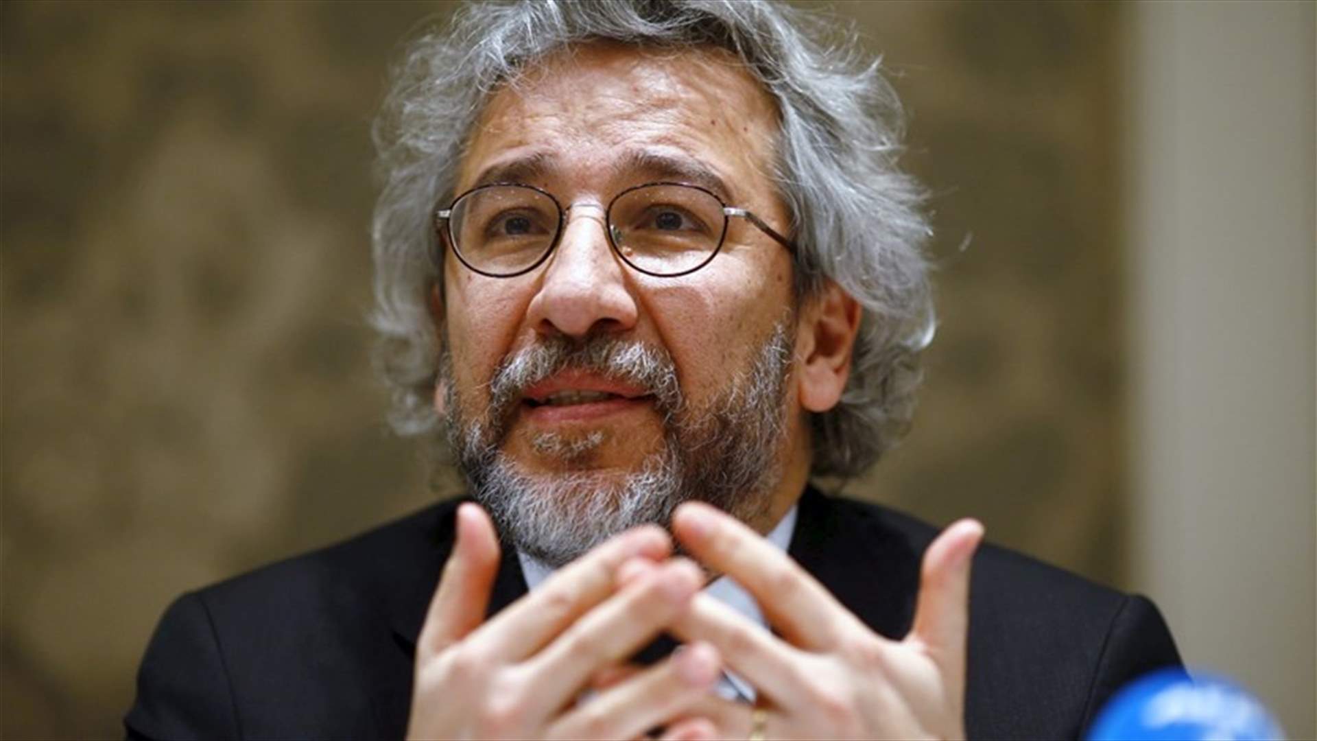 Protests as espionage trial of prominent Turkish journalists resumes