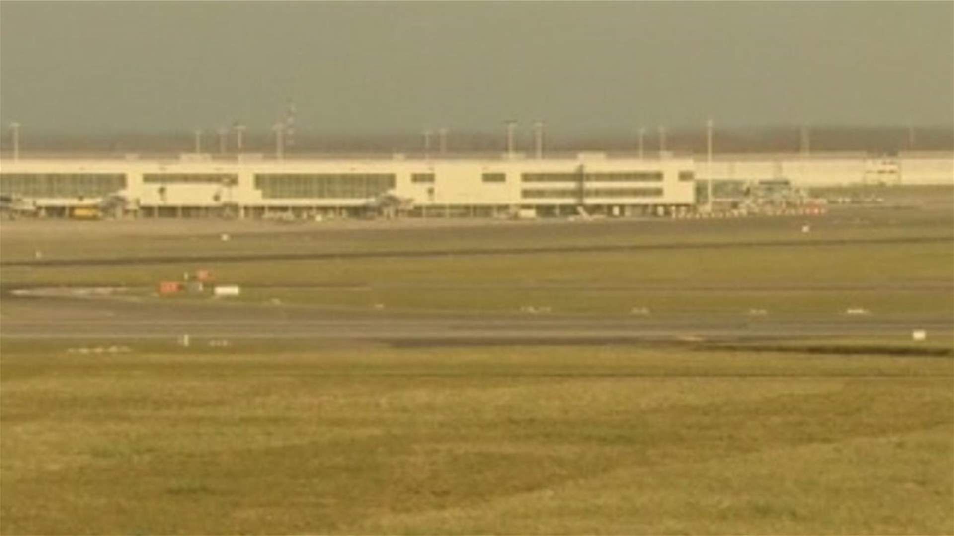 Brussels Airport reopens to thin stream of passengers
