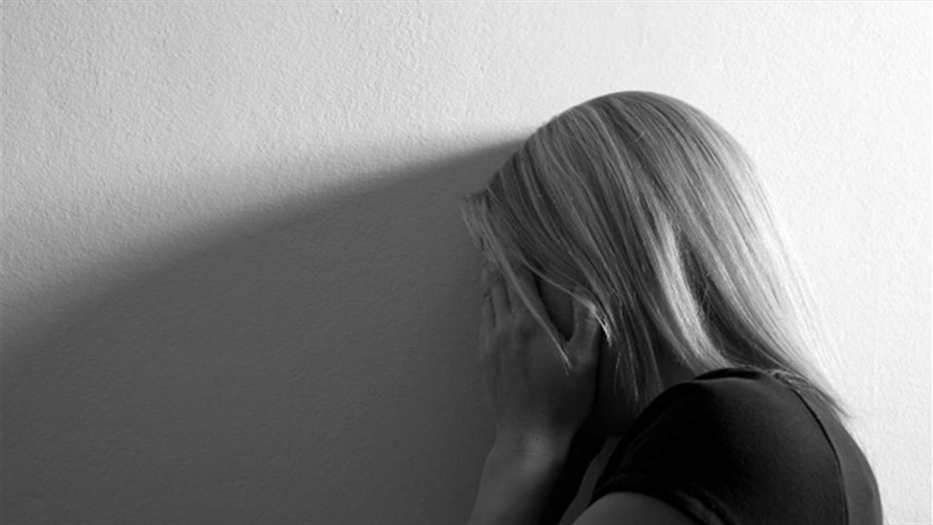 حطّم قدميها مانعاً إيّاها الهروب من المنزل... فماذا حصل بعد 18 عاماً؟