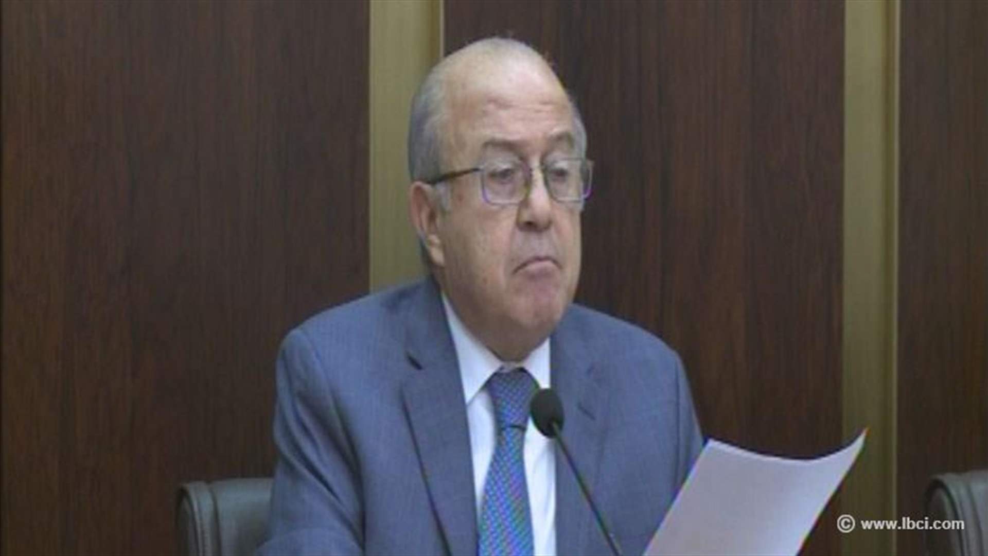 قباني: لاعطاء الاولوية لاعتمادات سور المطار 