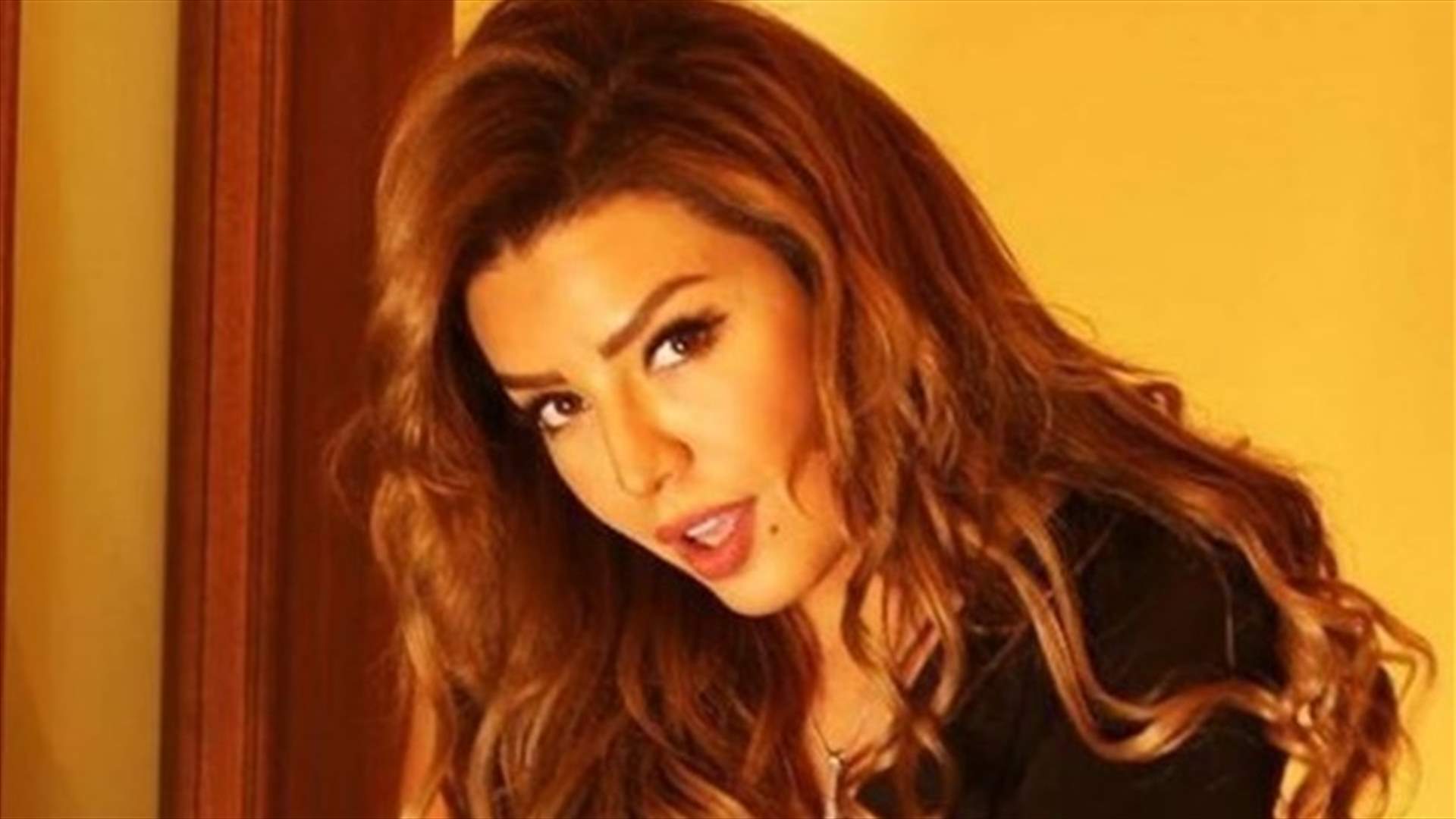 بالصور: ثراء أمل بوشوشة: فيلا وحوض سباحة وفيراري 