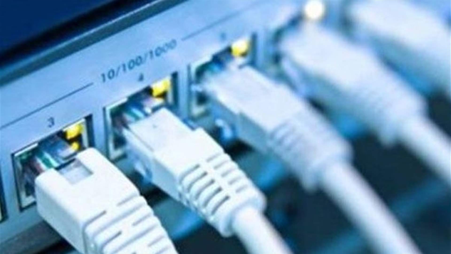 "السفير": لماذا لم يبدأ تفكيك شبكة توزيع الانترنت غير الشرعية؟