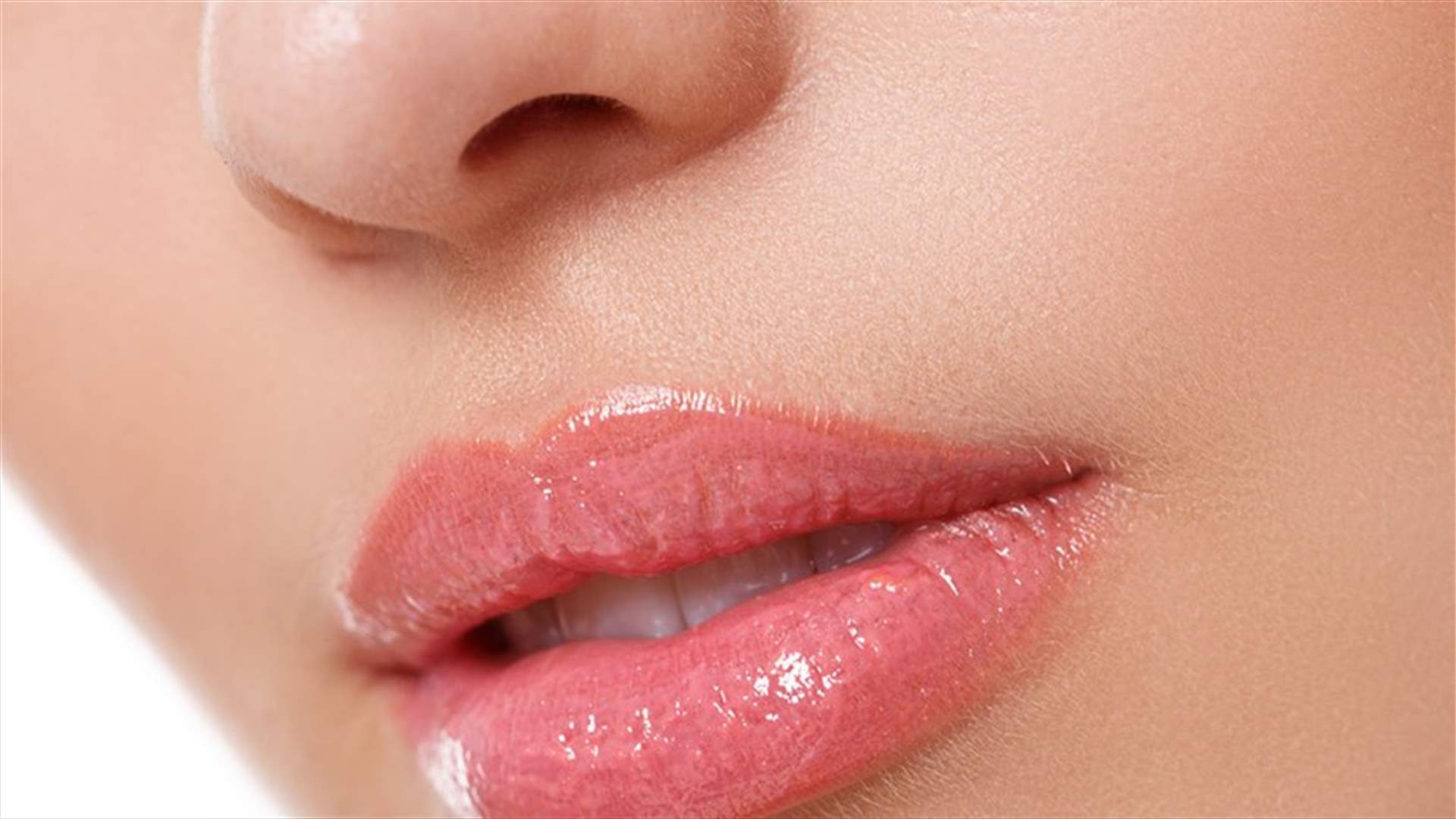 خلطة سريعة وسهلة لتقشير الشفاه وترطيبها