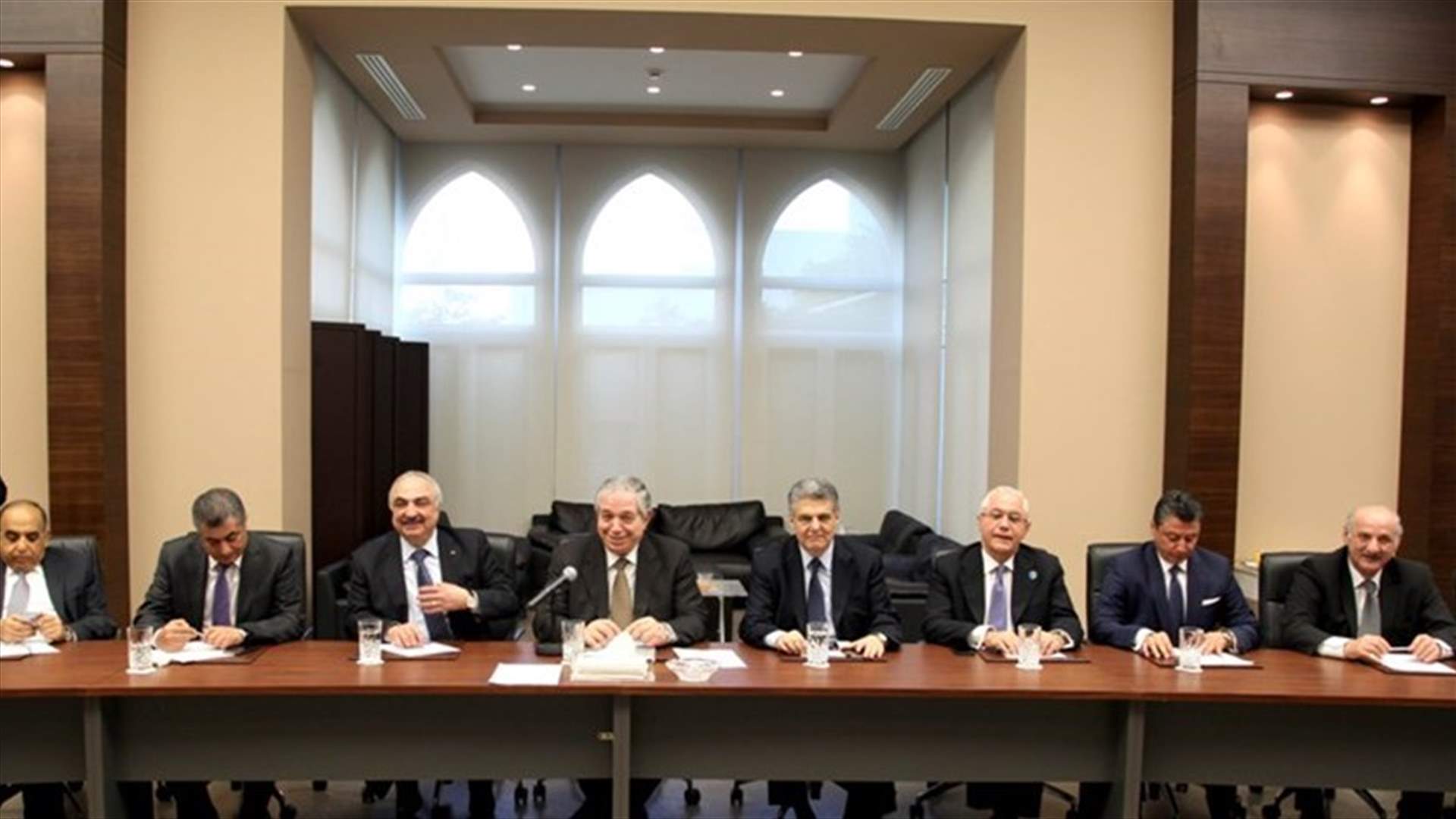 Future bloc urges Hezbollah, FPM “to release republic from captivity”