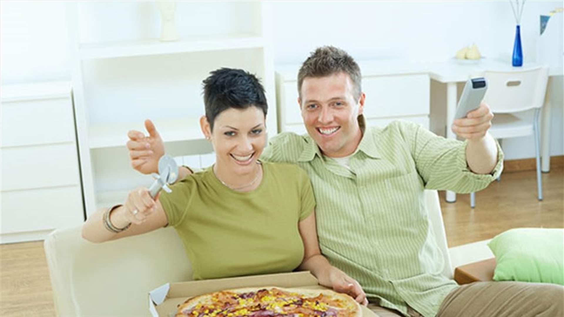 لهذه الأسباب يزيد وزن الرجل بعد الزواج