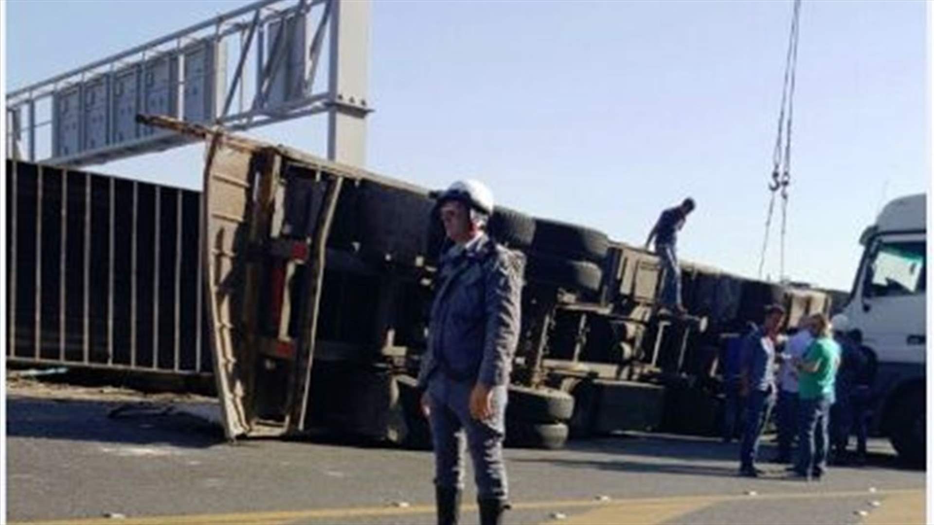 Truck accident leaves one person injured in Naher al-Kalb