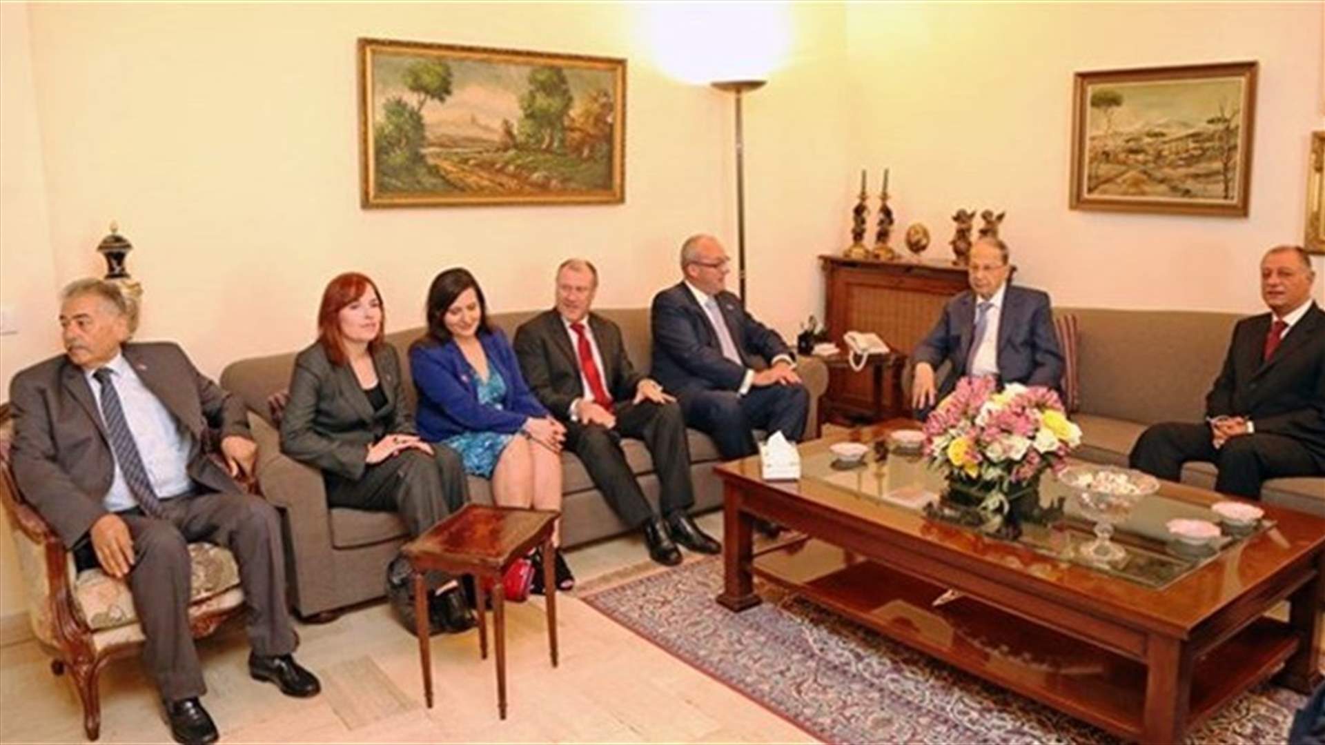 Aoun receives Australian delegation in Rabieh 