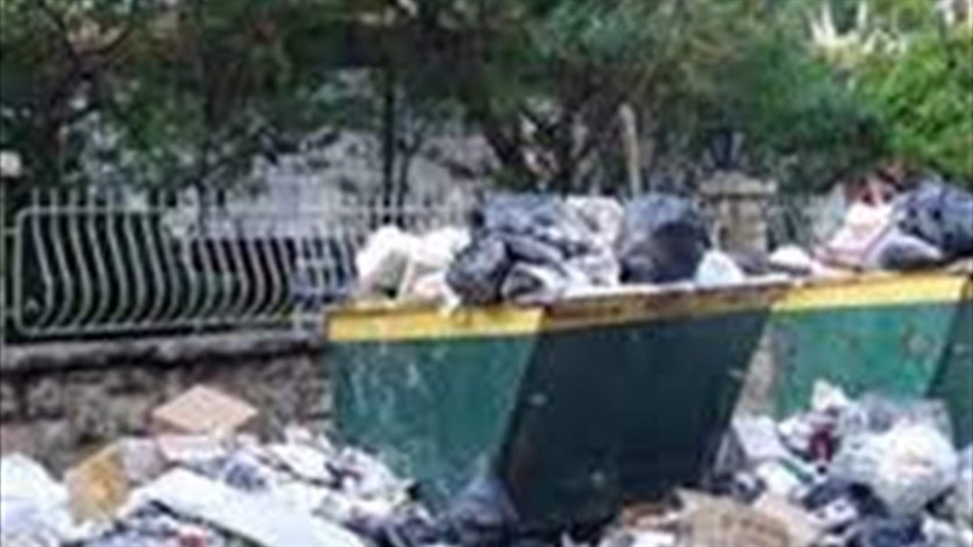 Piles of garbage return to Nabatieh streets after waste sorting plant halted work