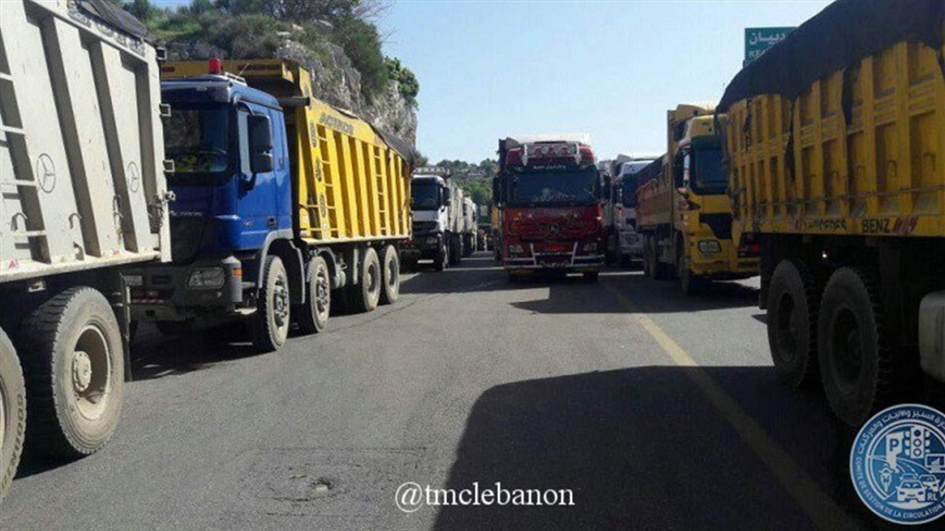 Truck drivers block Kfardebian road