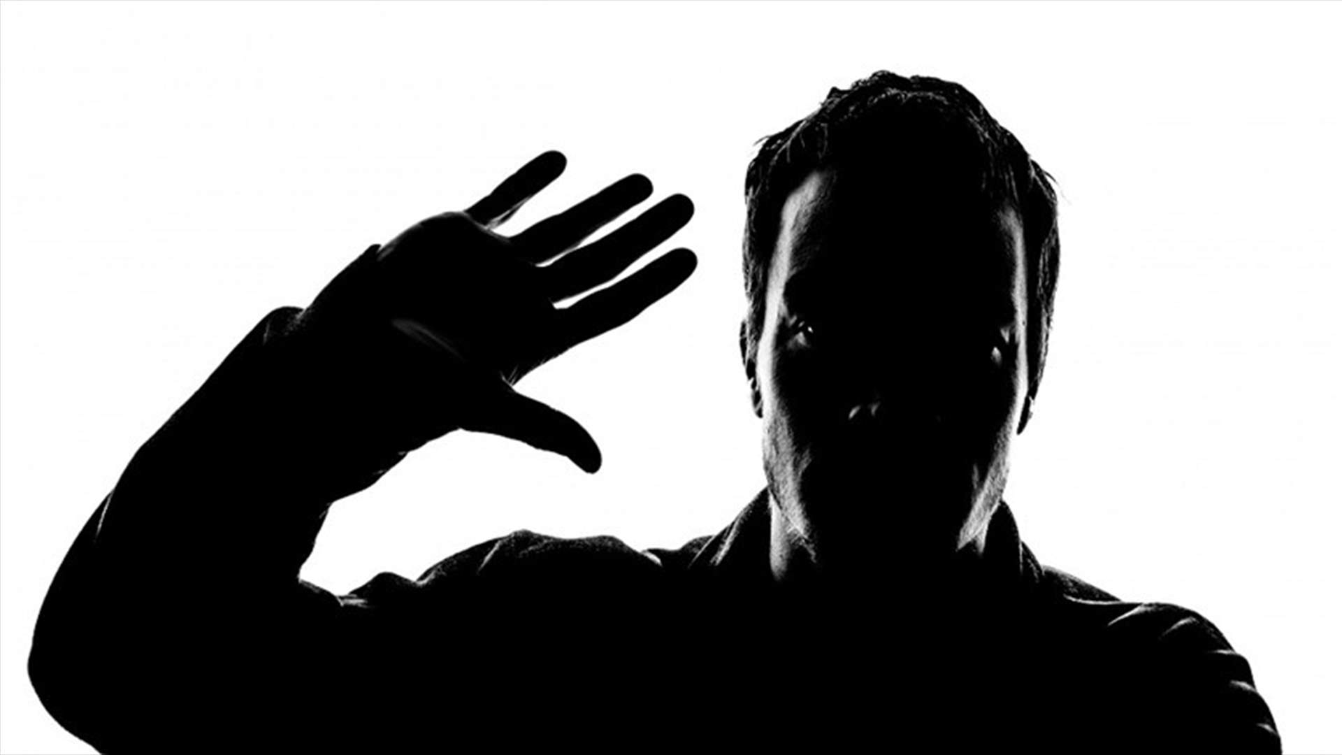 نجم عالمي يثير جدلاً: "أنا نصف مثلي"!