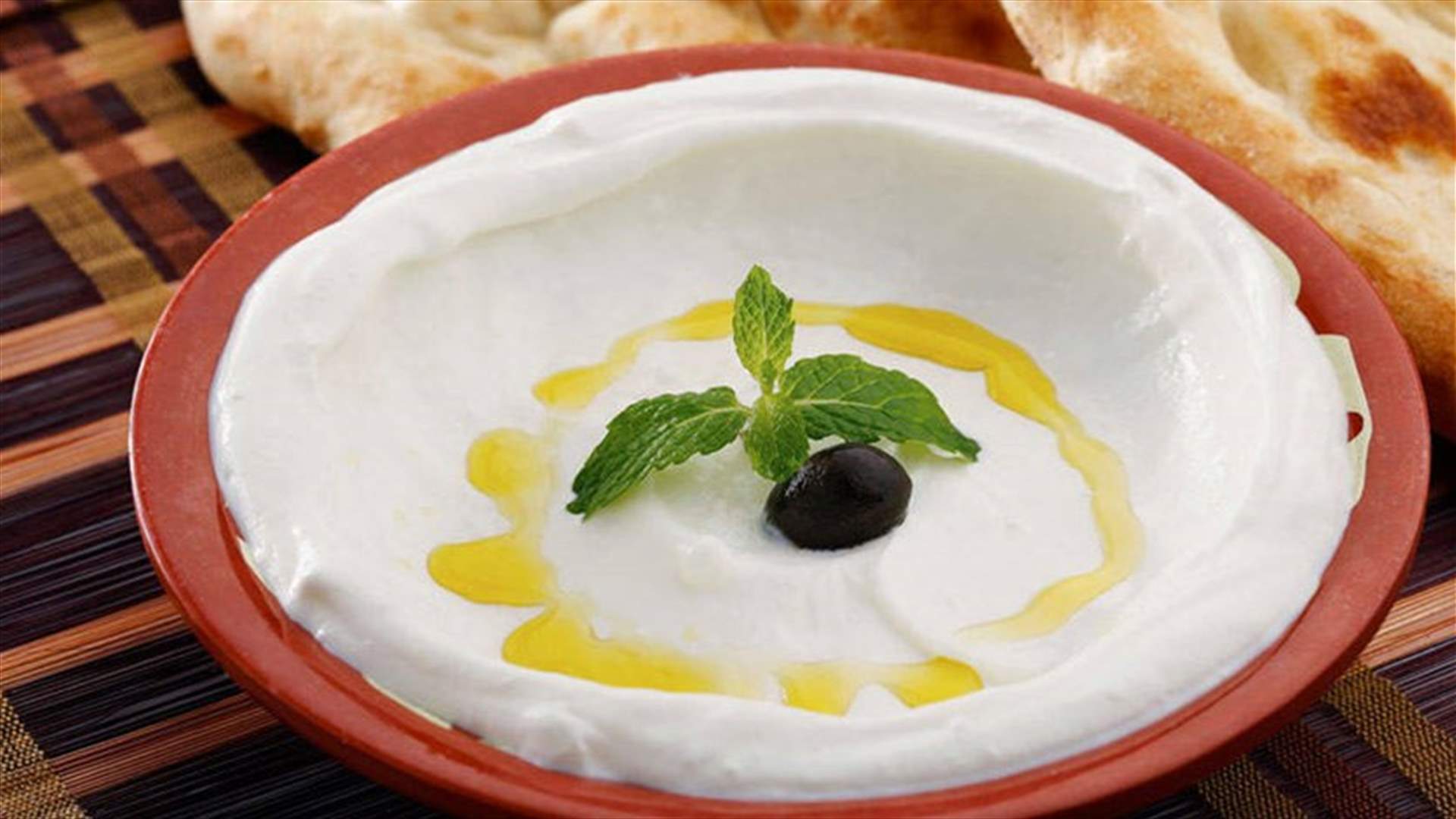  بالاسماء...حكيم علق التداول بـ15 صنف لبنة
