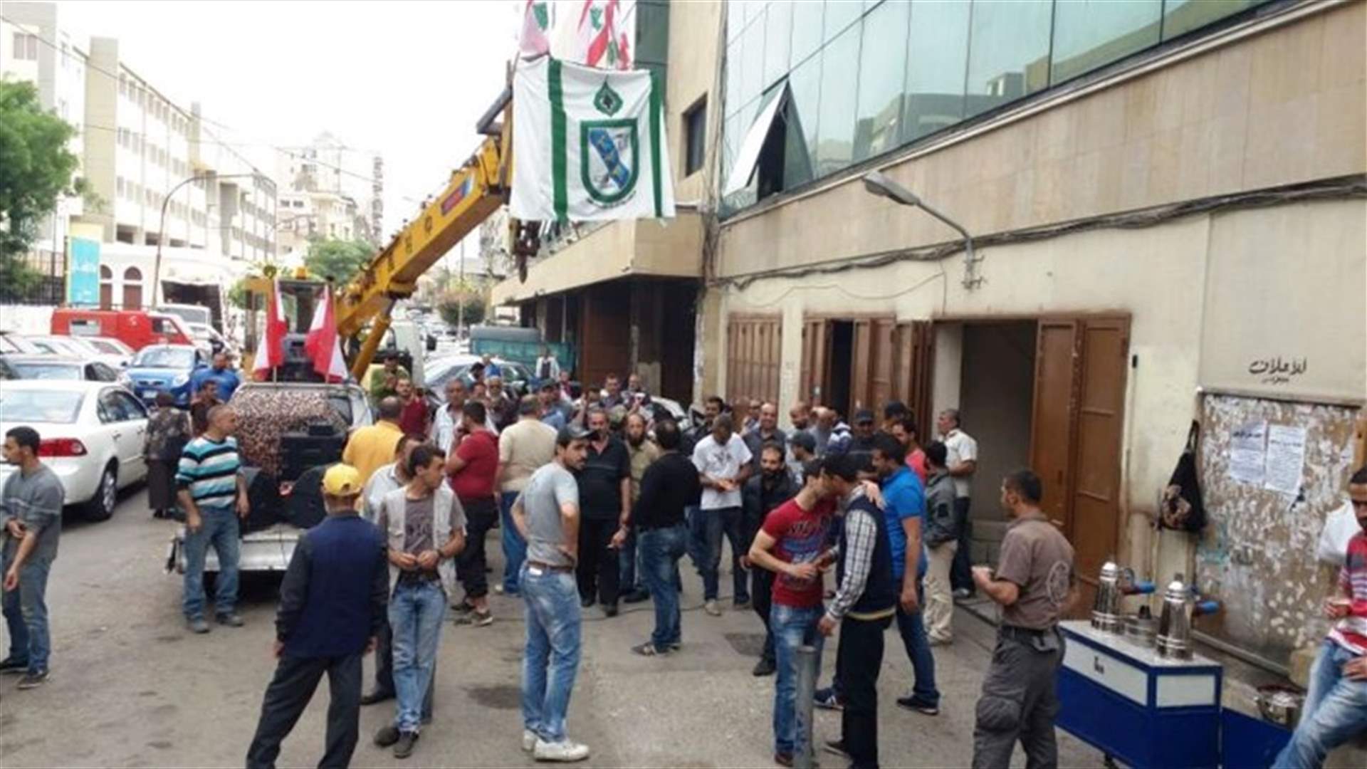 مياومو بلدية طرابلس احتفلوا بتثبيتهم