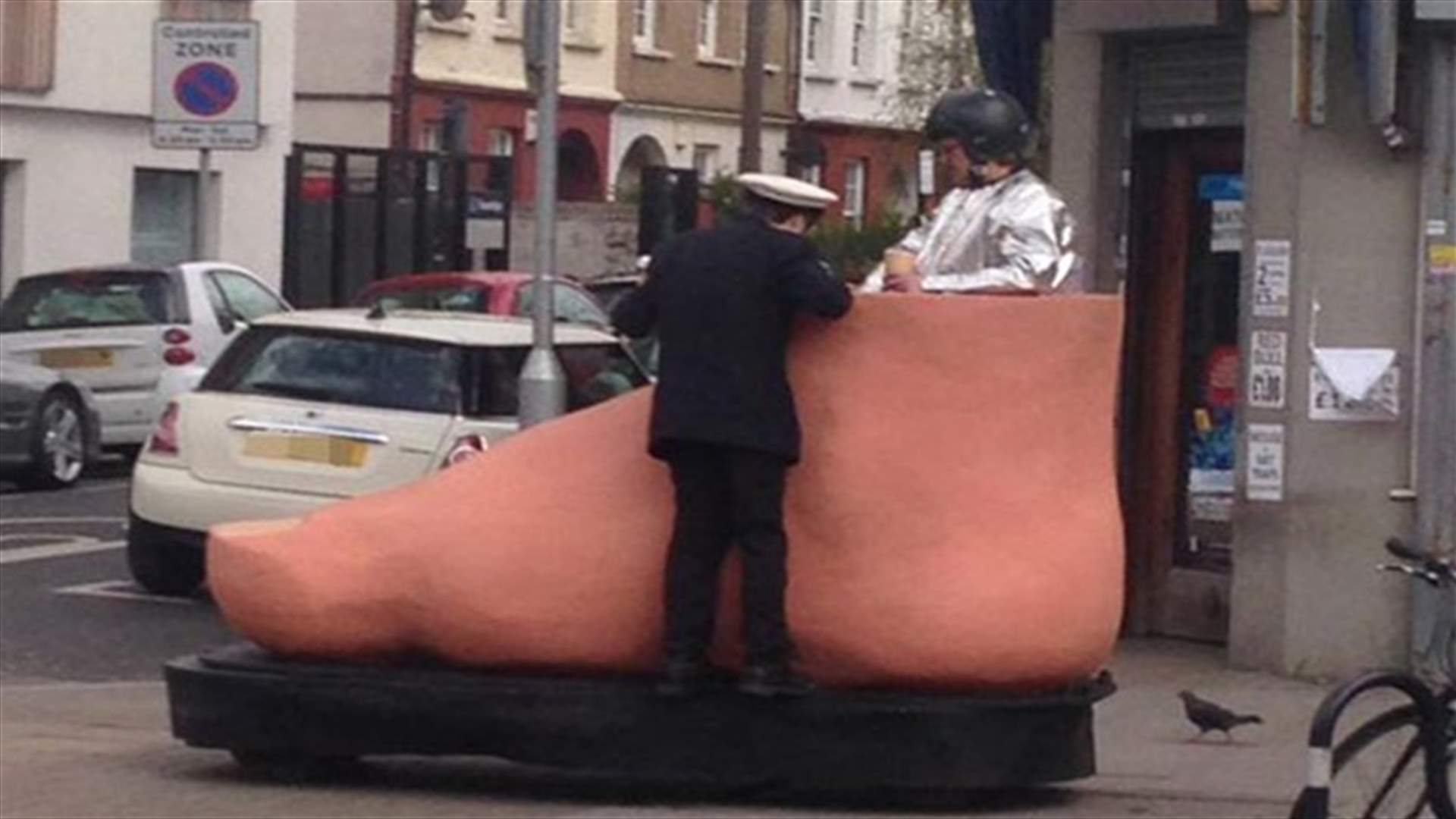 Traffic Warden Caught On Camera Trying To Give Ticket To Man Driving A Giant Foot