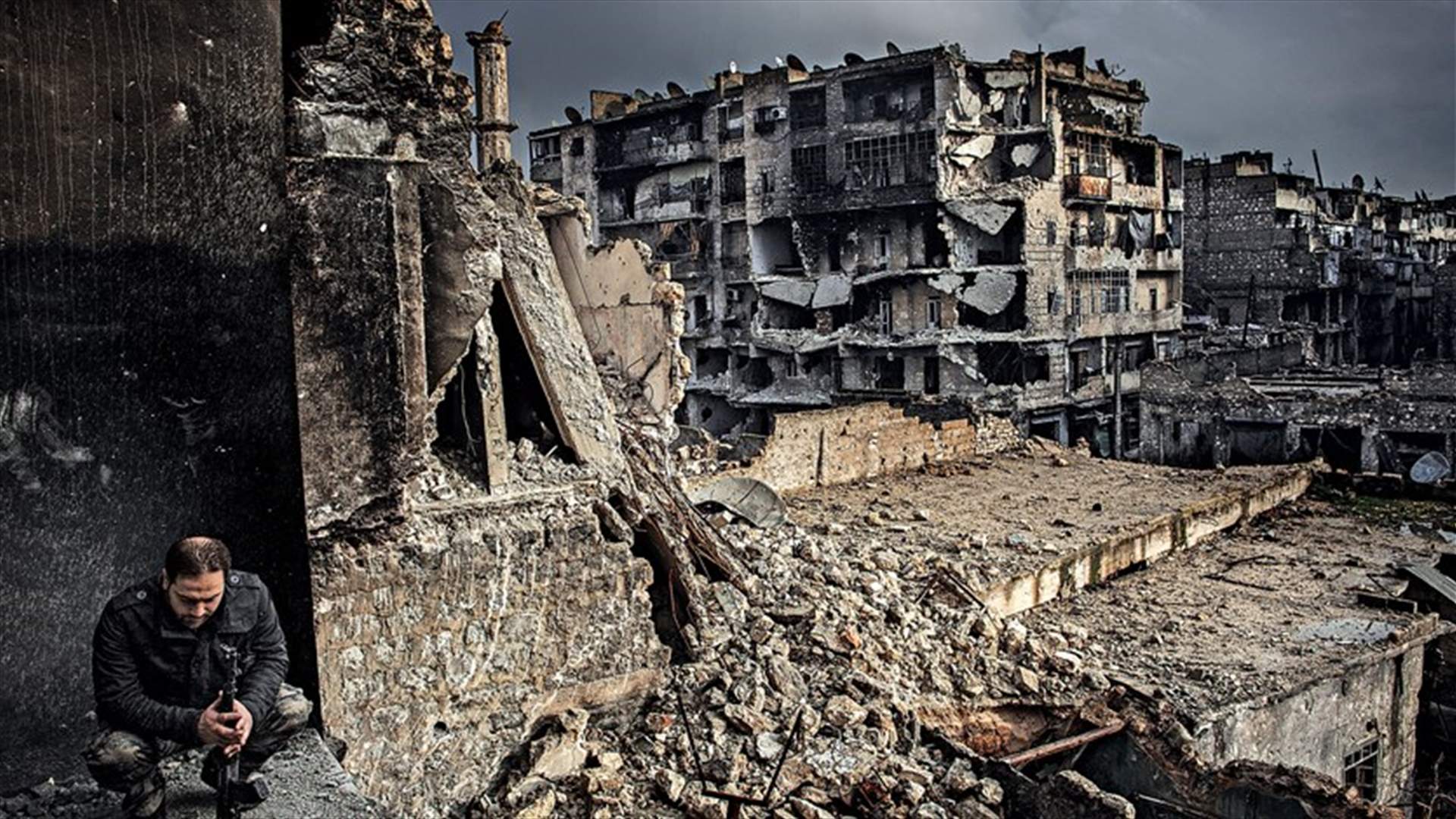قصف متبادل بين النظام السوري والمعارضة... وأكثر من 49 قتيلا في حلب