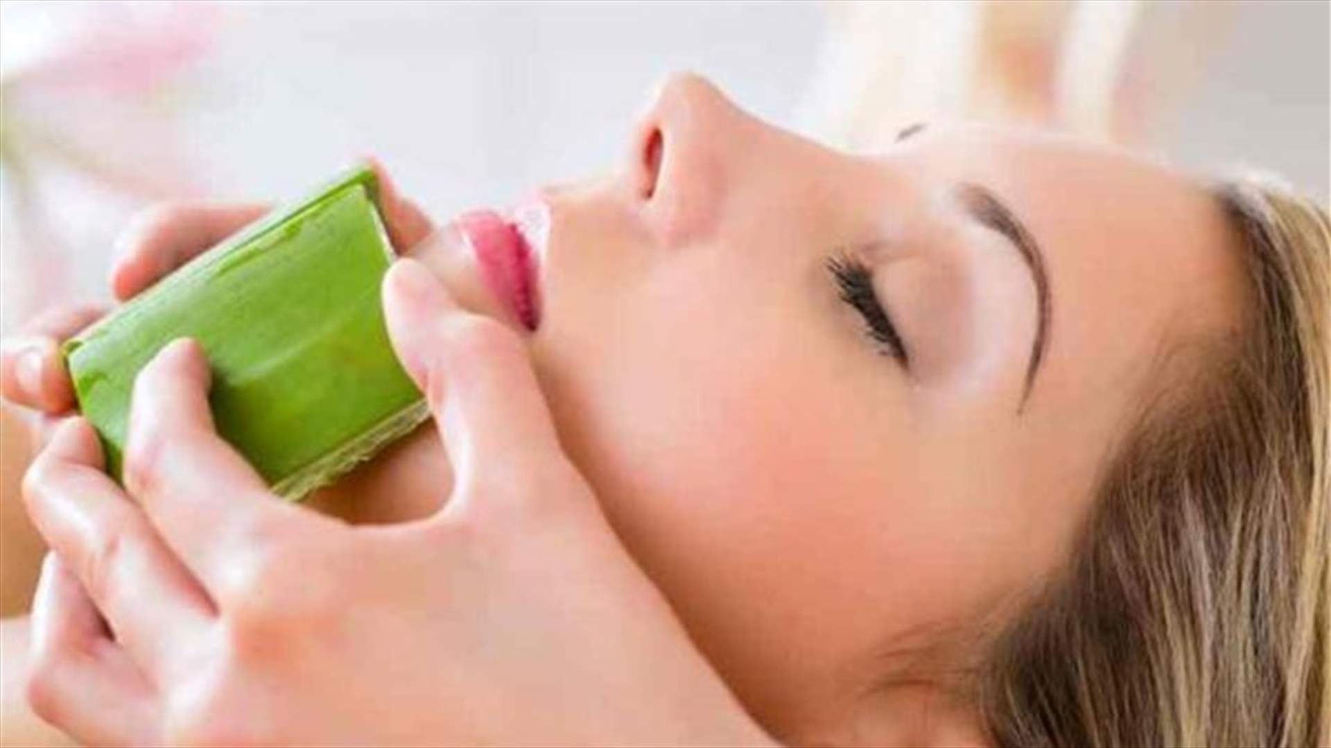 ماذا يحصل عند فرك الوجه بأوراق الألوي فيرا؟