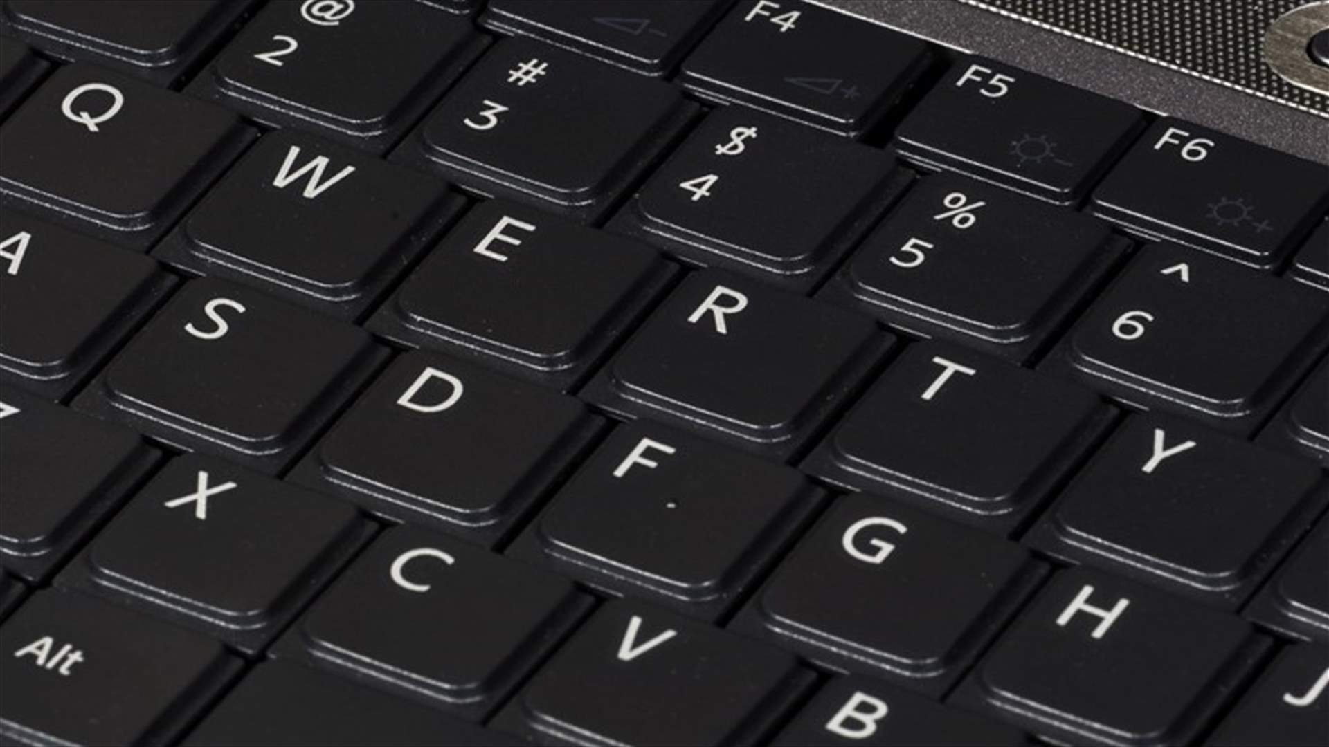 لماذا ترتيب حروف لوحة المفاتيح ليس أبجديًا؟ 