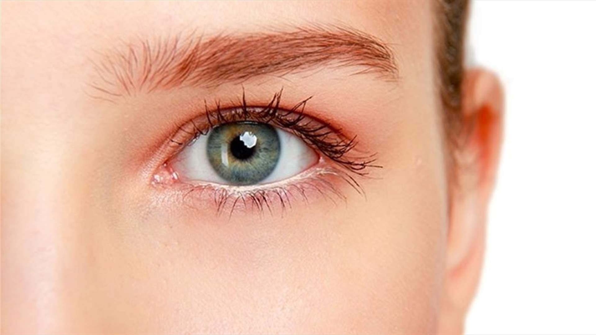 ما سبب تكوّن إفرازات العين خلال النوم؟