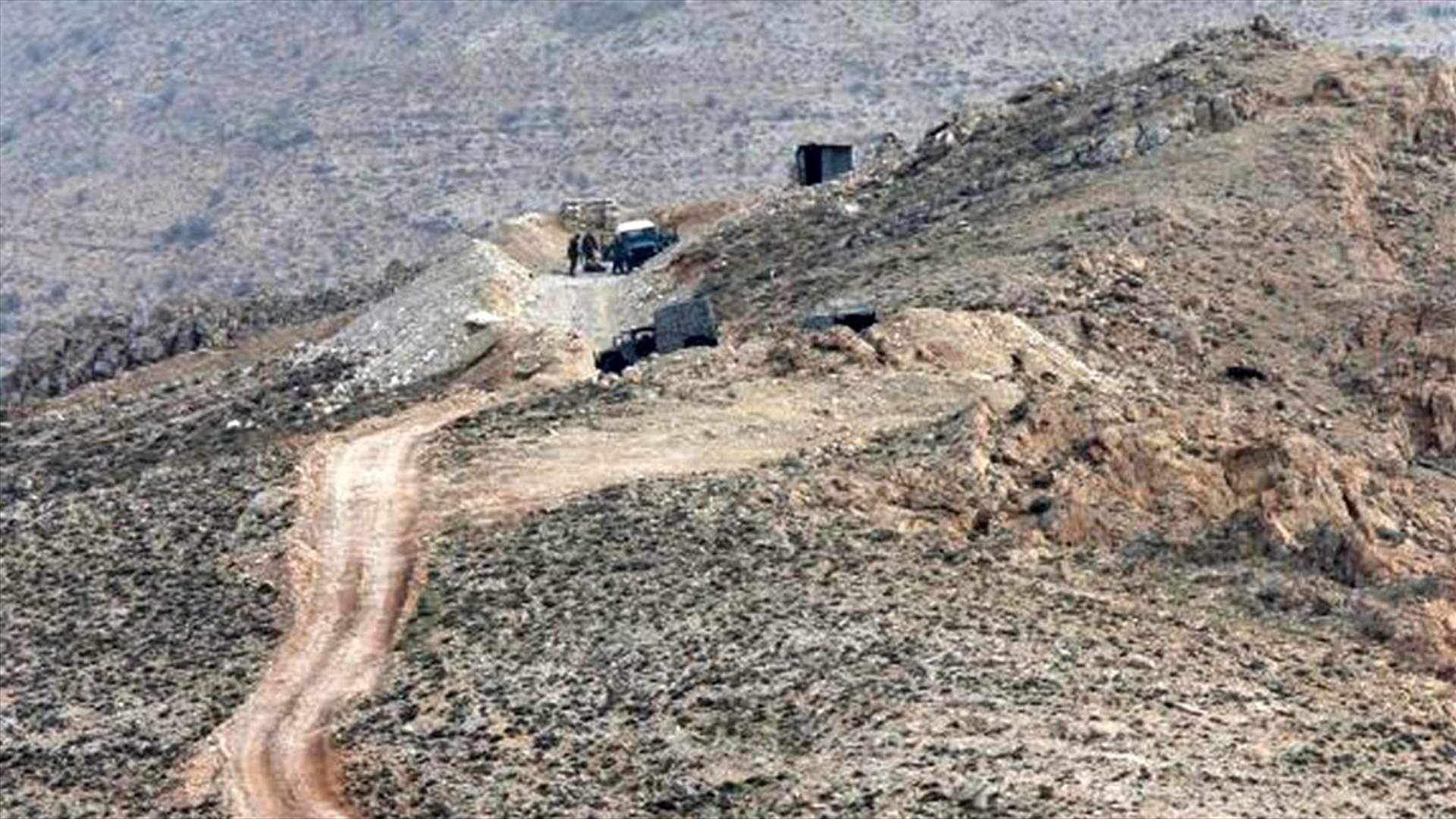  الجيش يستهدف تحركات المسلحين في جرود راس بعلبك وعرسال