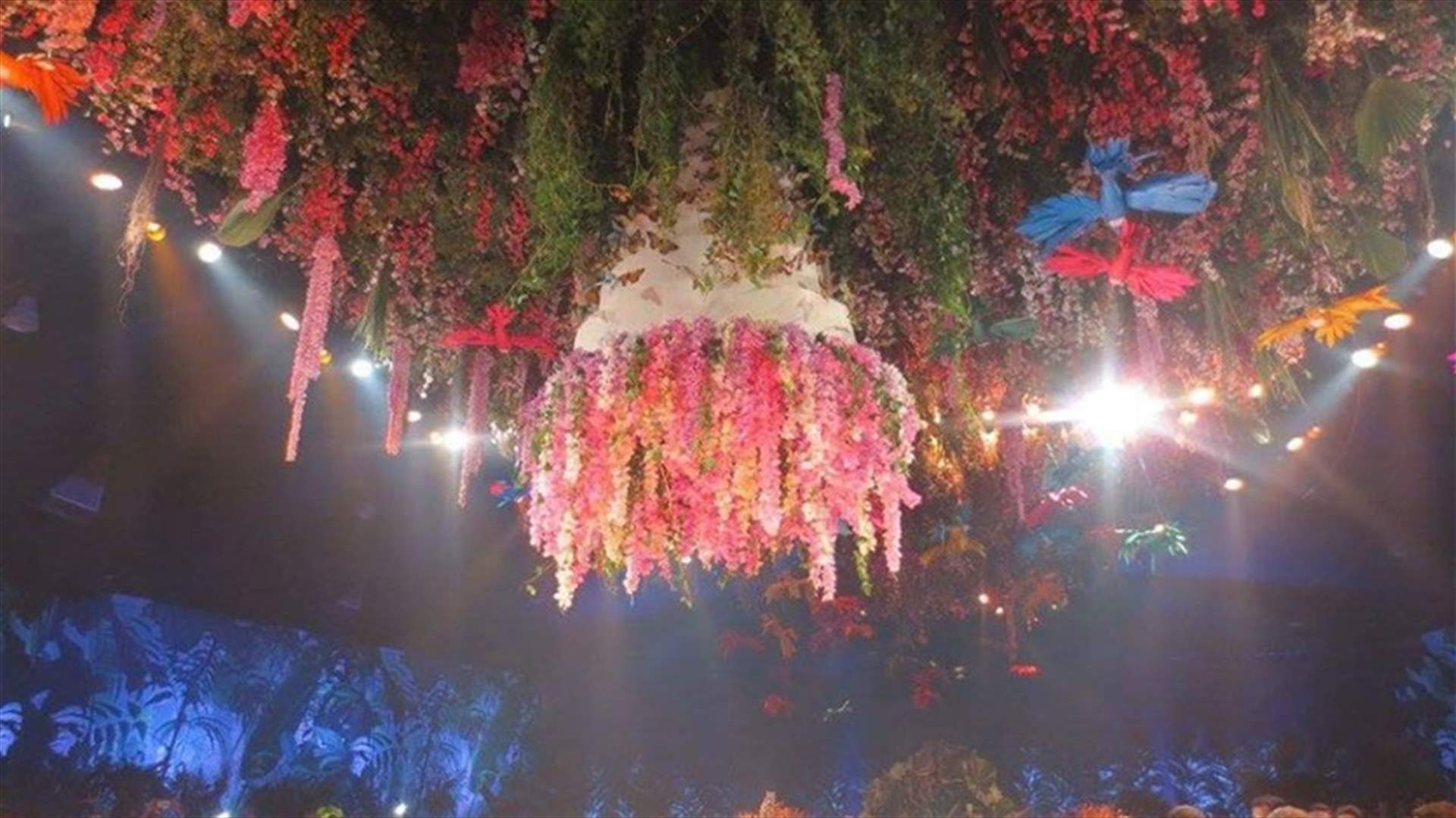 بالصوّر: حفل زفاف لبنانيّ في قاعة مزيّنة بحيوانات ضخمة